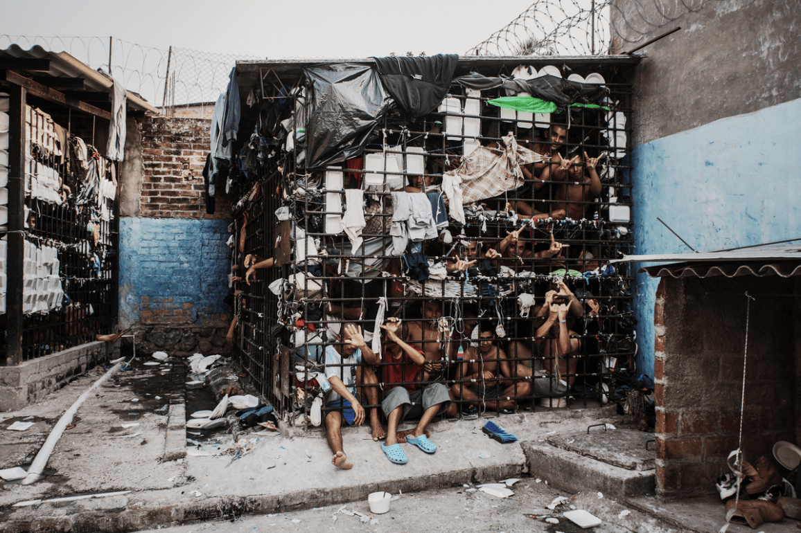 Gang Cage in El Salvador, where some live for over a year. r/UrbanHell