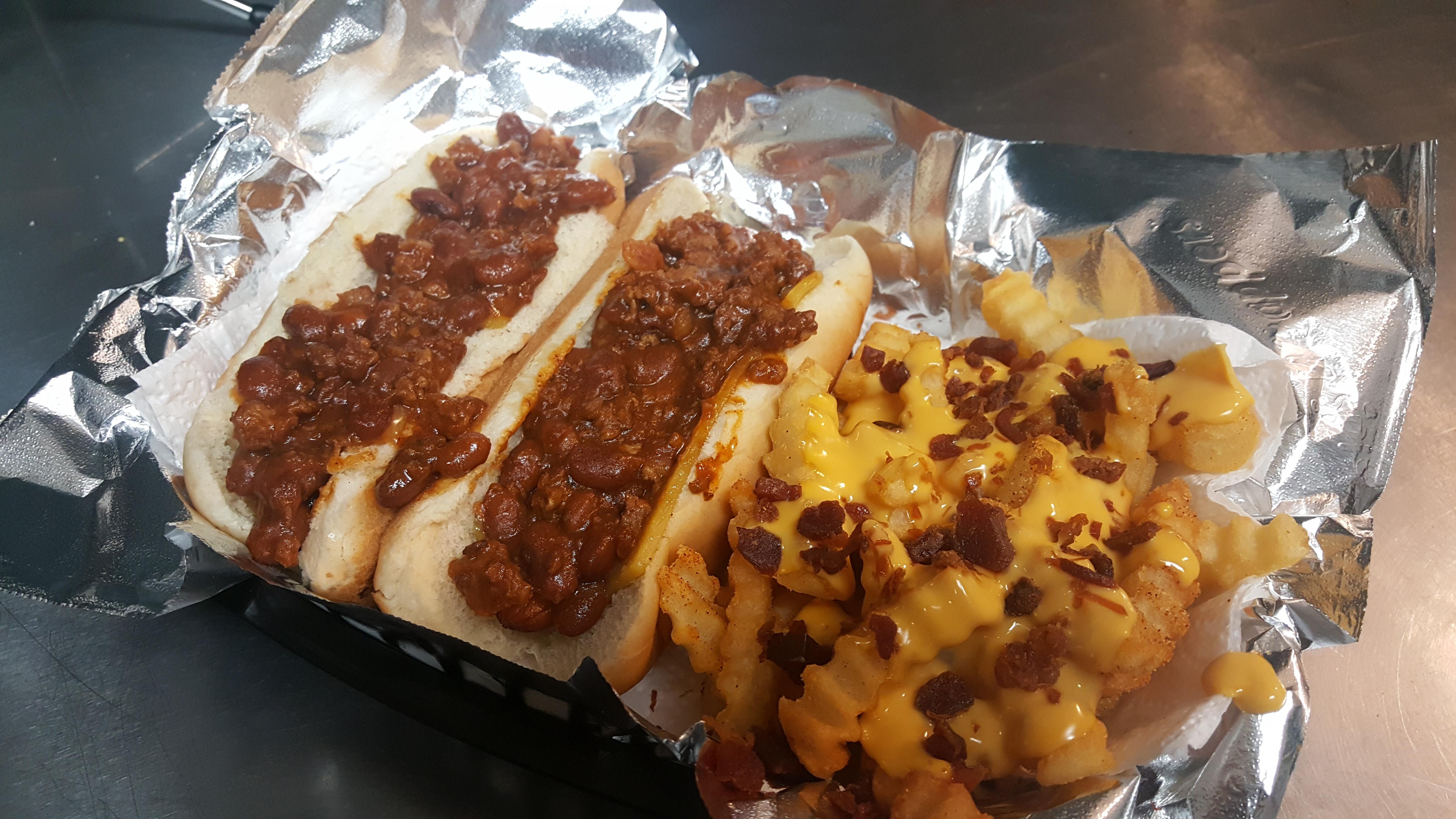 [Homemade] Chilli cheese dogs and bacon cheddar fries. r/food