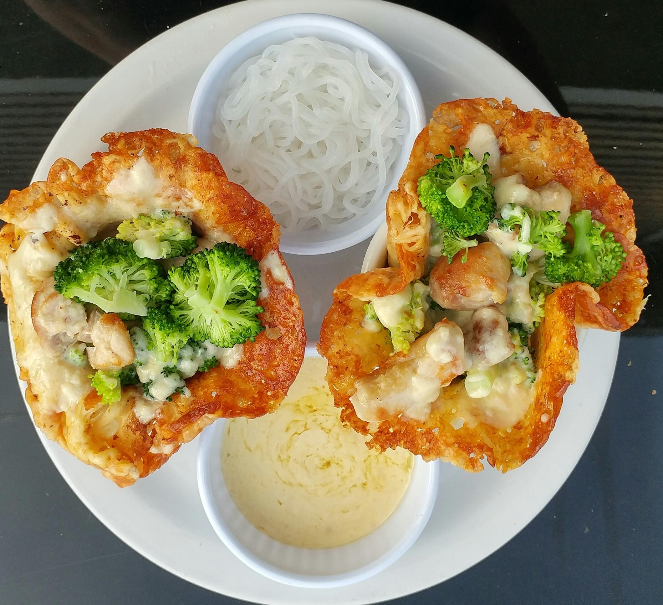 Chicken Alfredo in a Parmesan Bowl r/ketorecipes