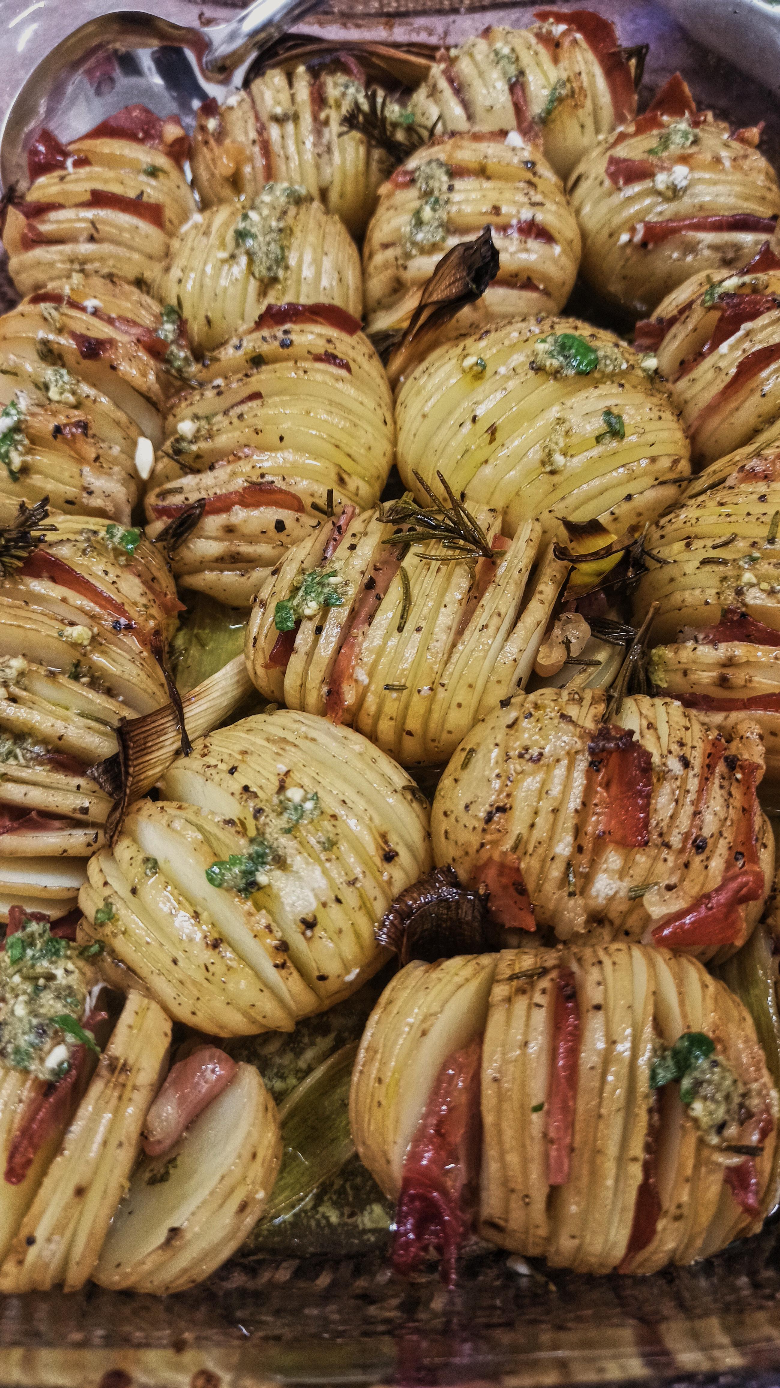 [Homemade] Prosciutto Hasselback Potatoes r/food
