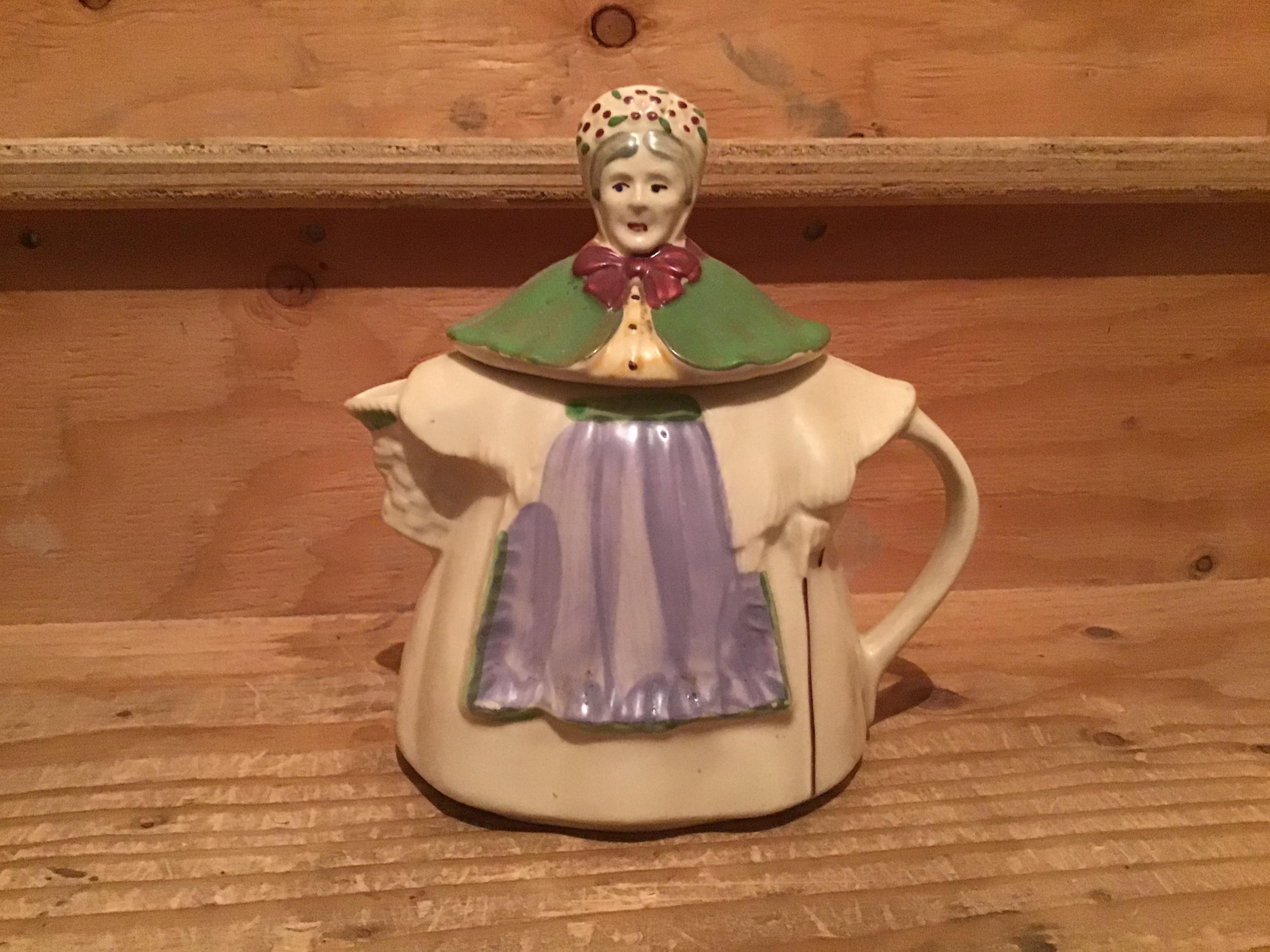 Teapot I found in my basement... anyone know what it is worth? r/Pawn