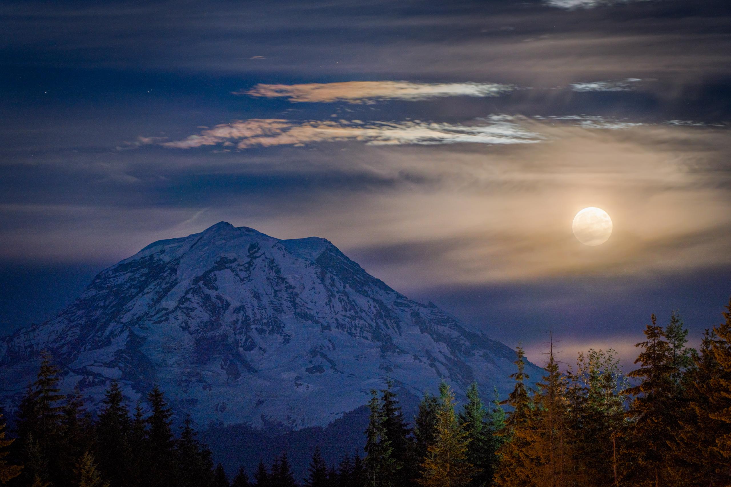 Full moon over Mt. Rainier, A7R4, 100400GM r/SonyAlpha