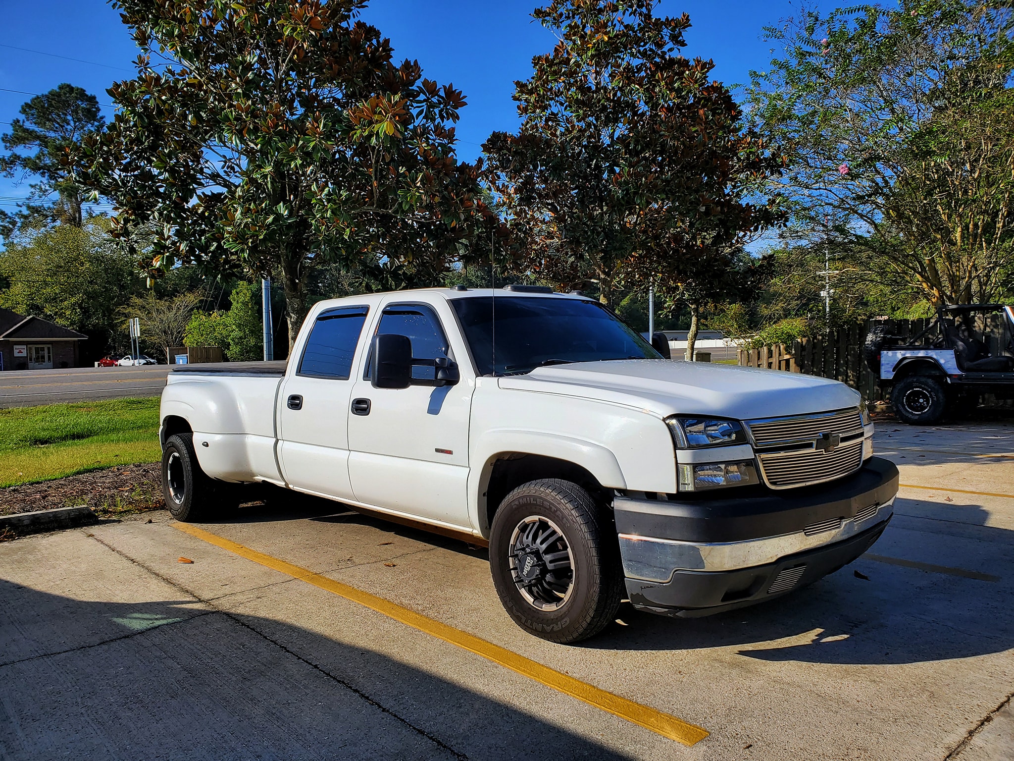 Just a photo of my 05' Duramax. : r/Trucks