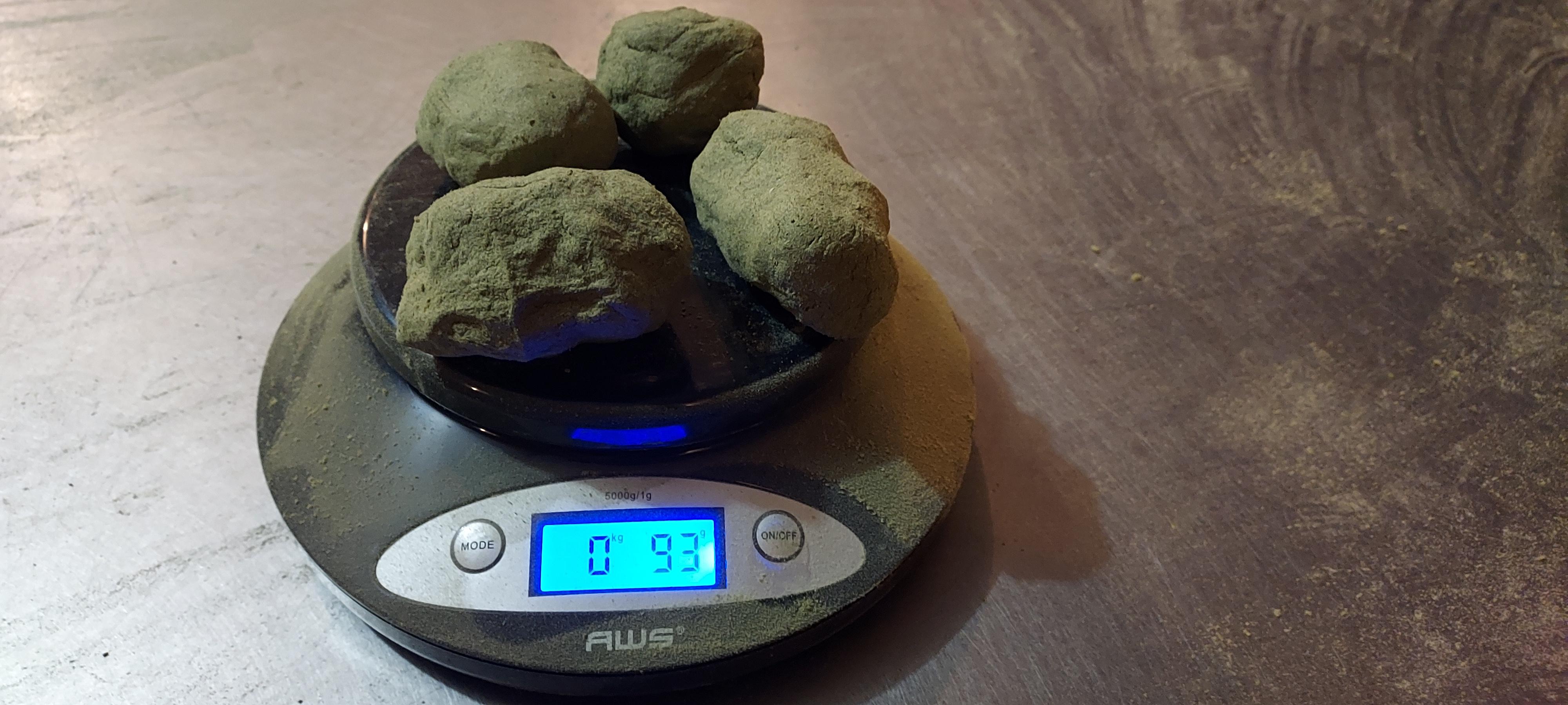 Ideas for this much dry ice hash? r/treedibles
