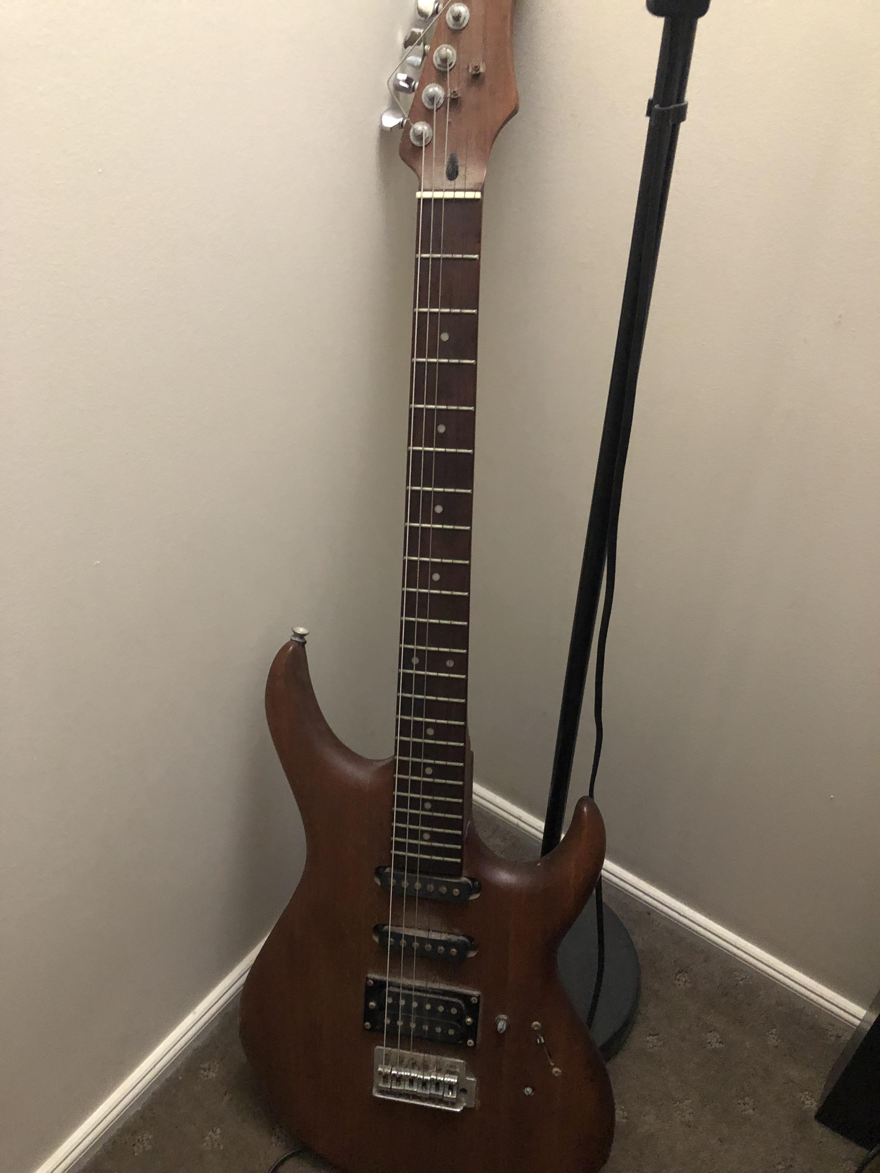 What’s this Ashton guitar! r/guitars
