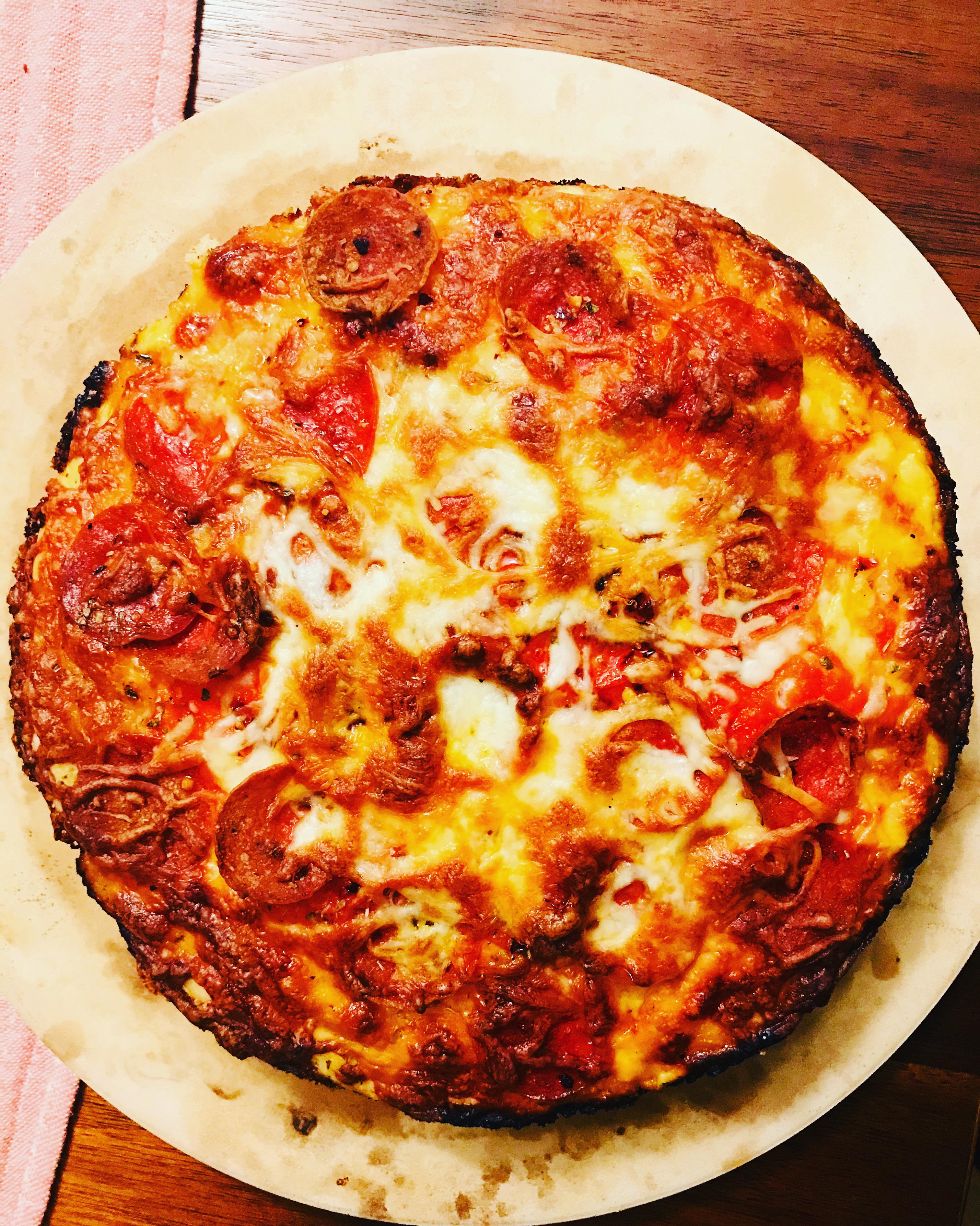Cast iron skillet pizza courtesy of Bon Appetit. 😀 r/FoodPorn