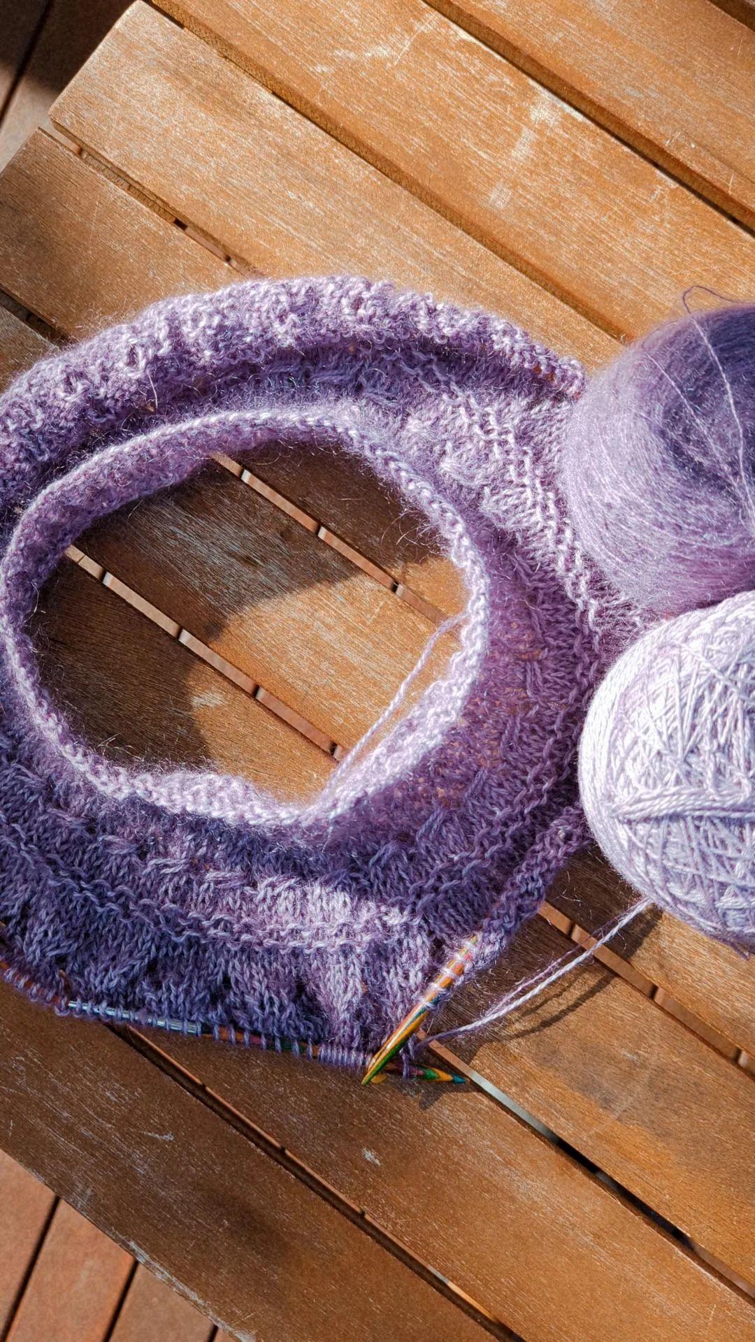 currently knitting the famous Ranunculus sweater! I decided to do a