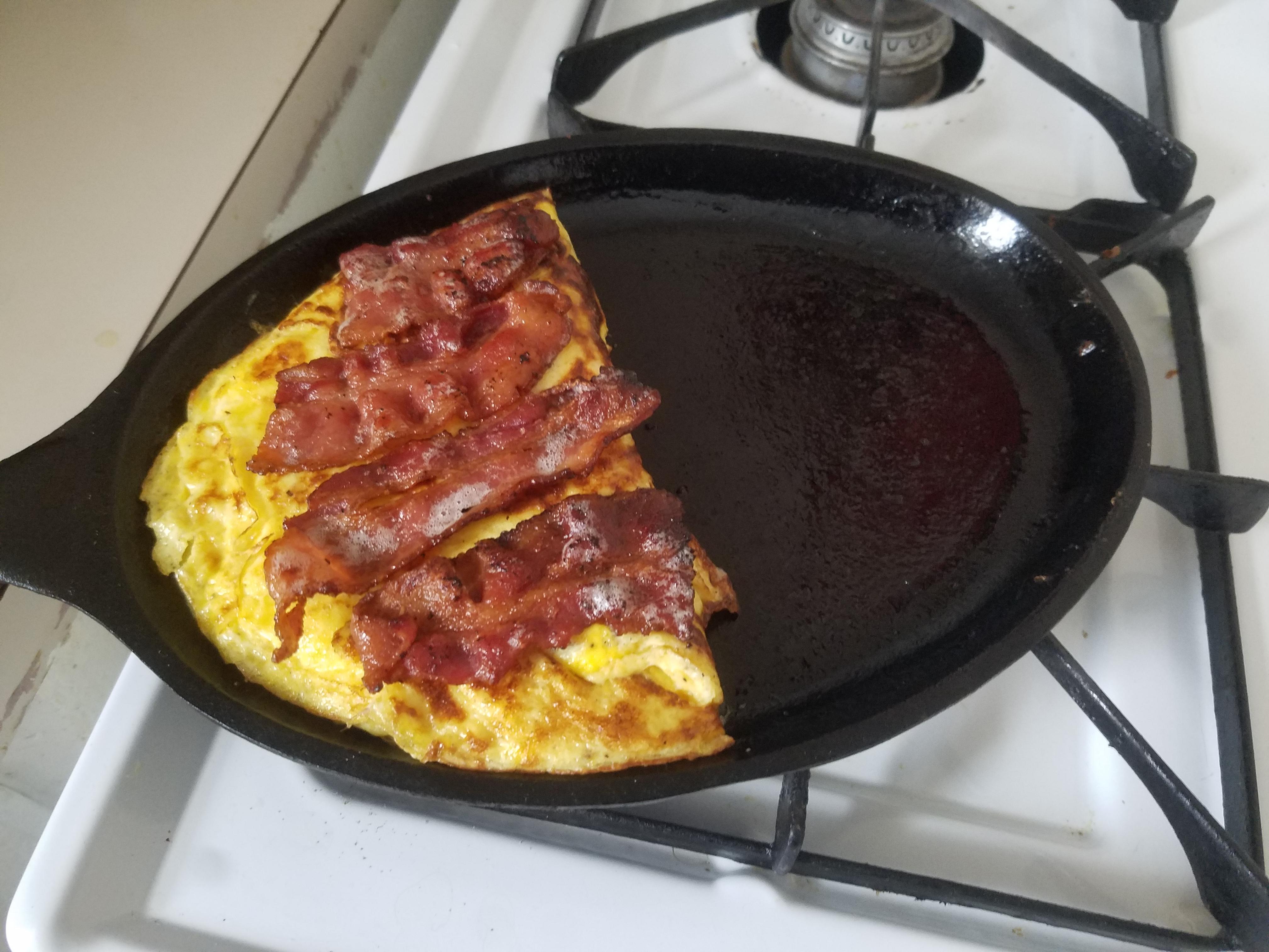 Best omelet pan I've ever used r/castiron