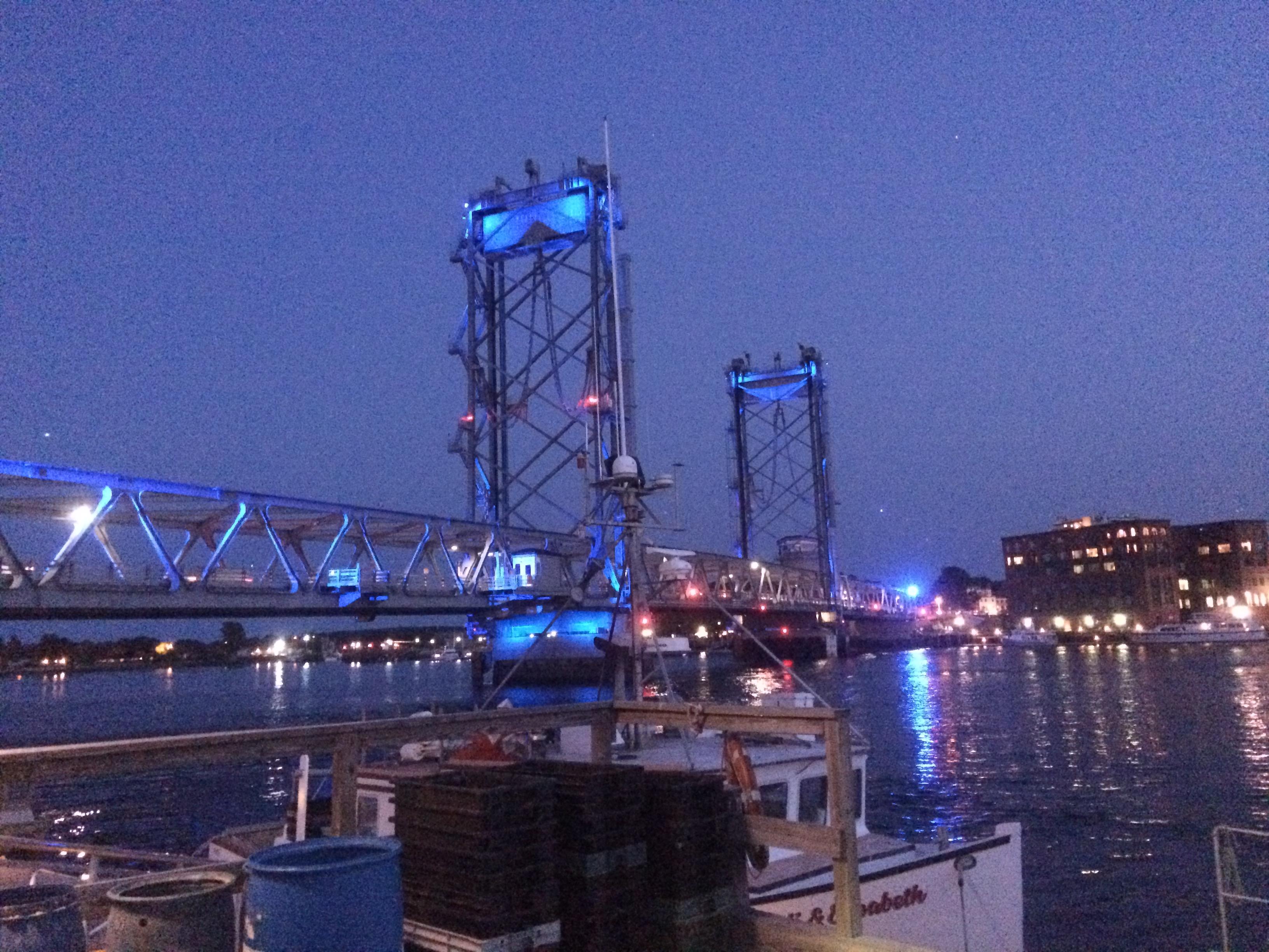 Memorial bridge Portsmouth New Hampshire. r/bridgeporn
