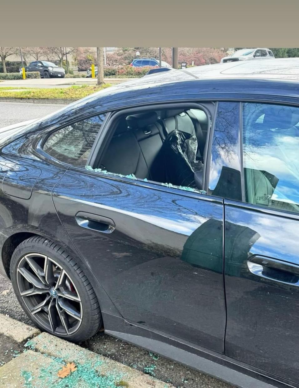 Right rear window busted :(. : r/BMWI4