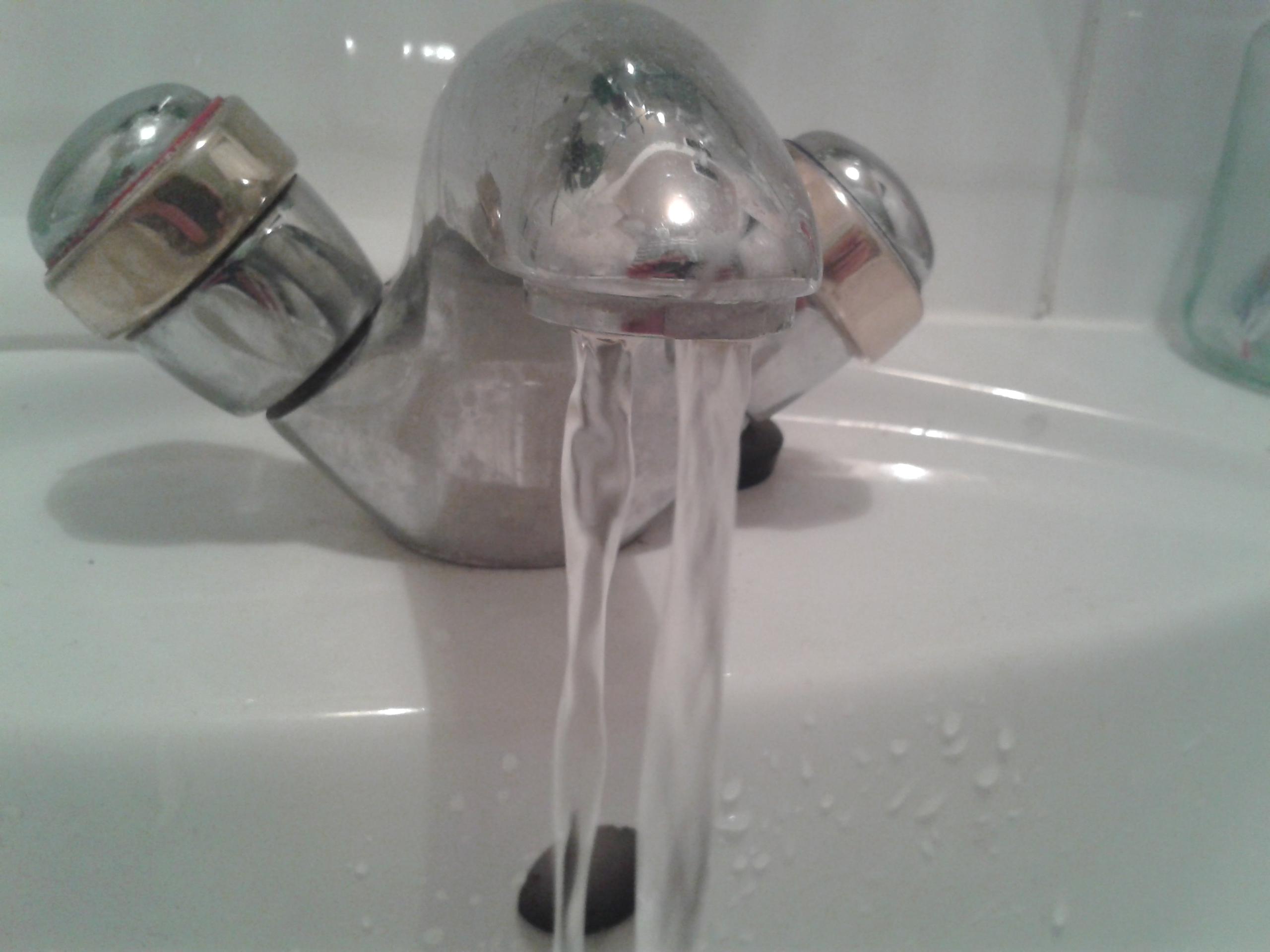 My mixer tap doesn't mix r/CrappyDesign