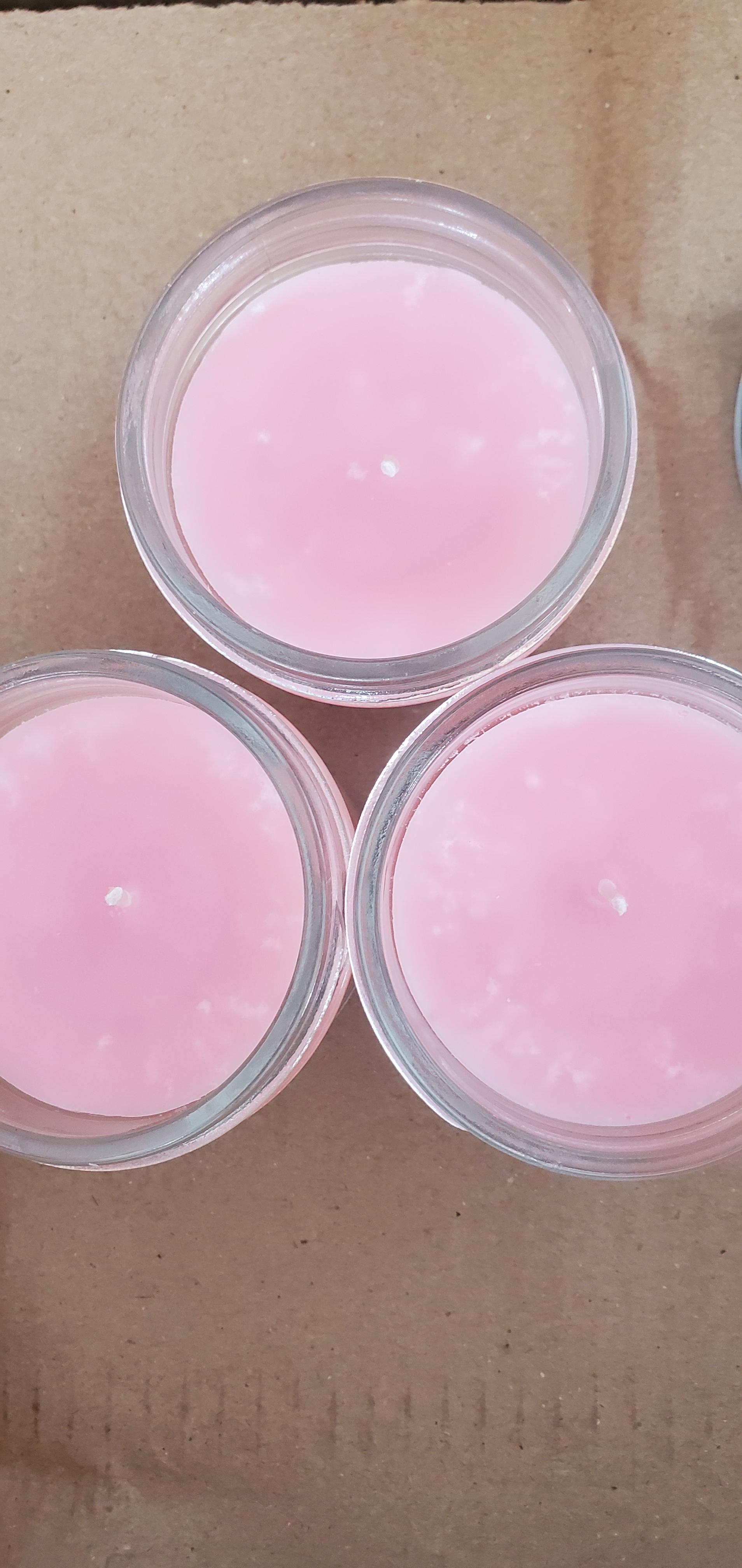 Helppp! White spots and tiny air bubbles on the top of my paraffin