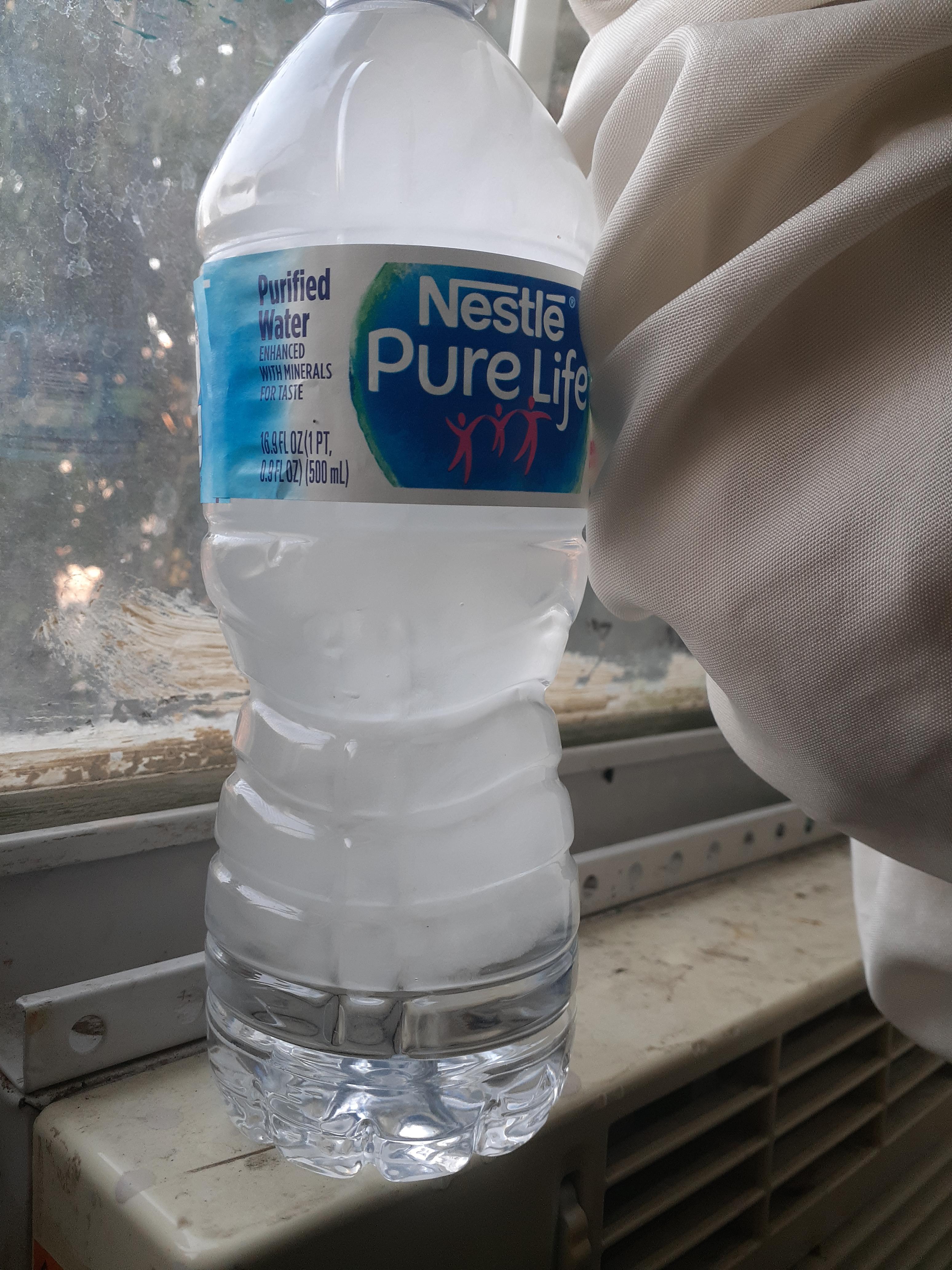 The bottom part of this water bottle I took out didnt flash freeze like the rest of it r