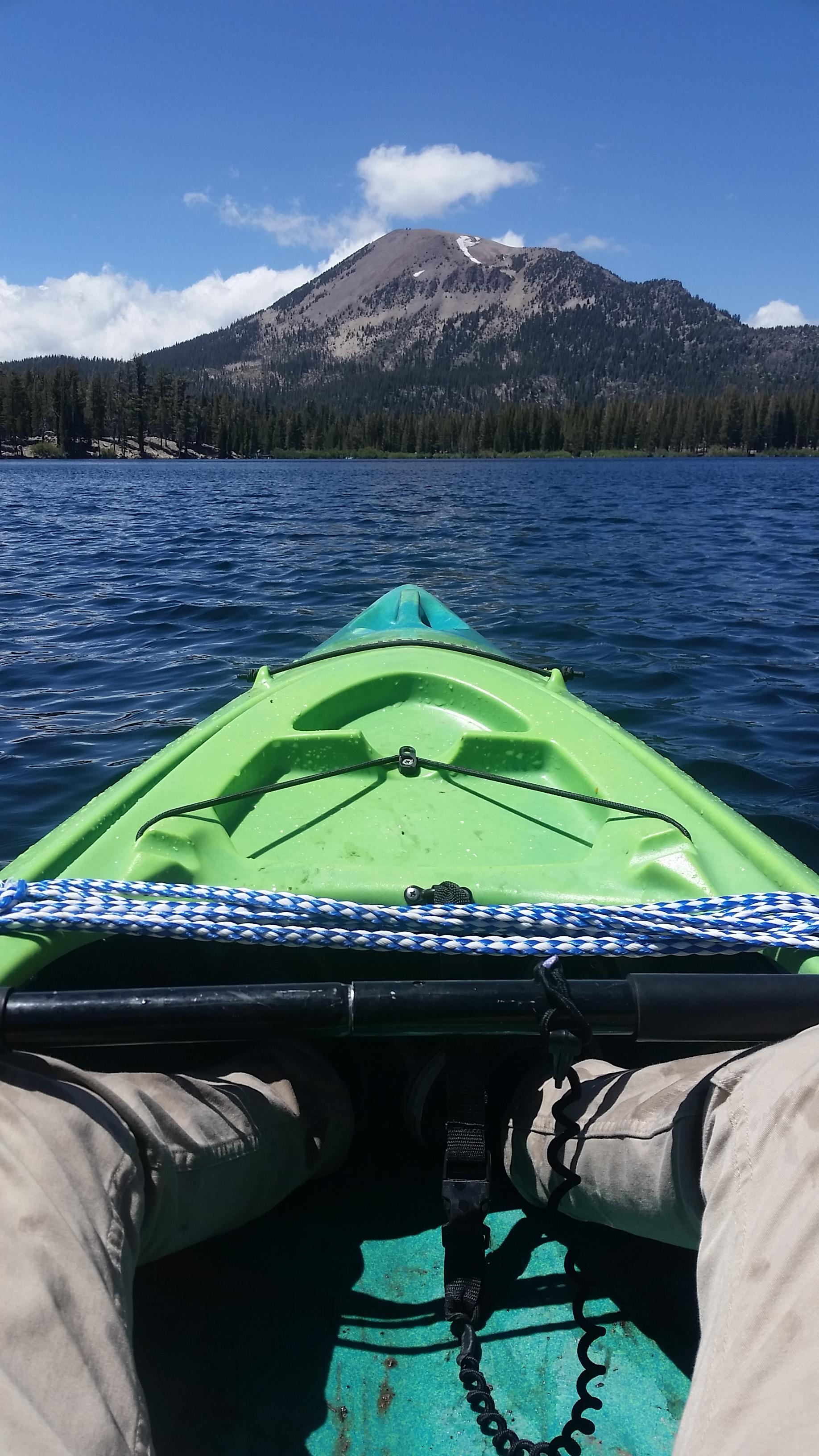 Kayaking at the beautiful Mammoth Lakes. r/WildernessBackpacking