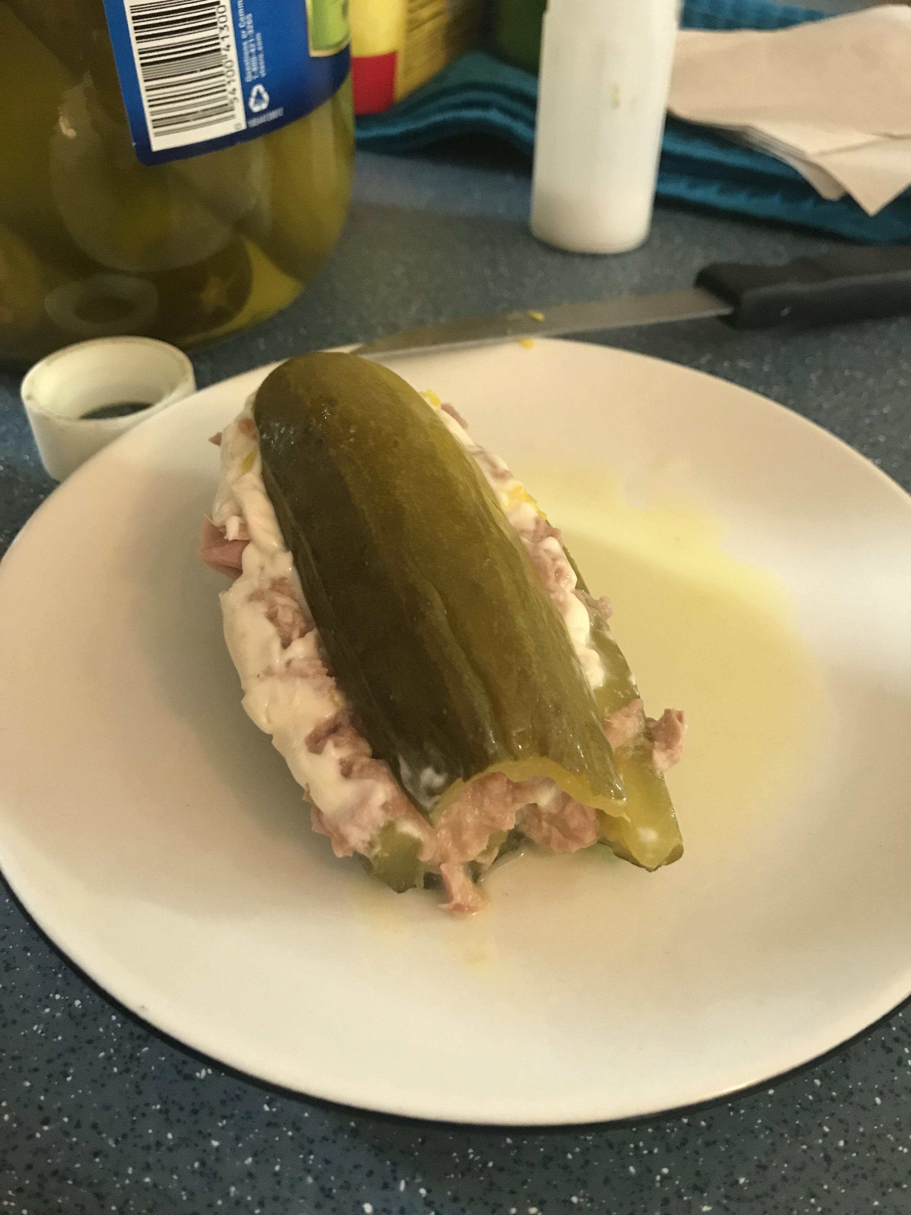 This “tuna sandwich” my girlfriend insisted on making. r/shittyfoodporn