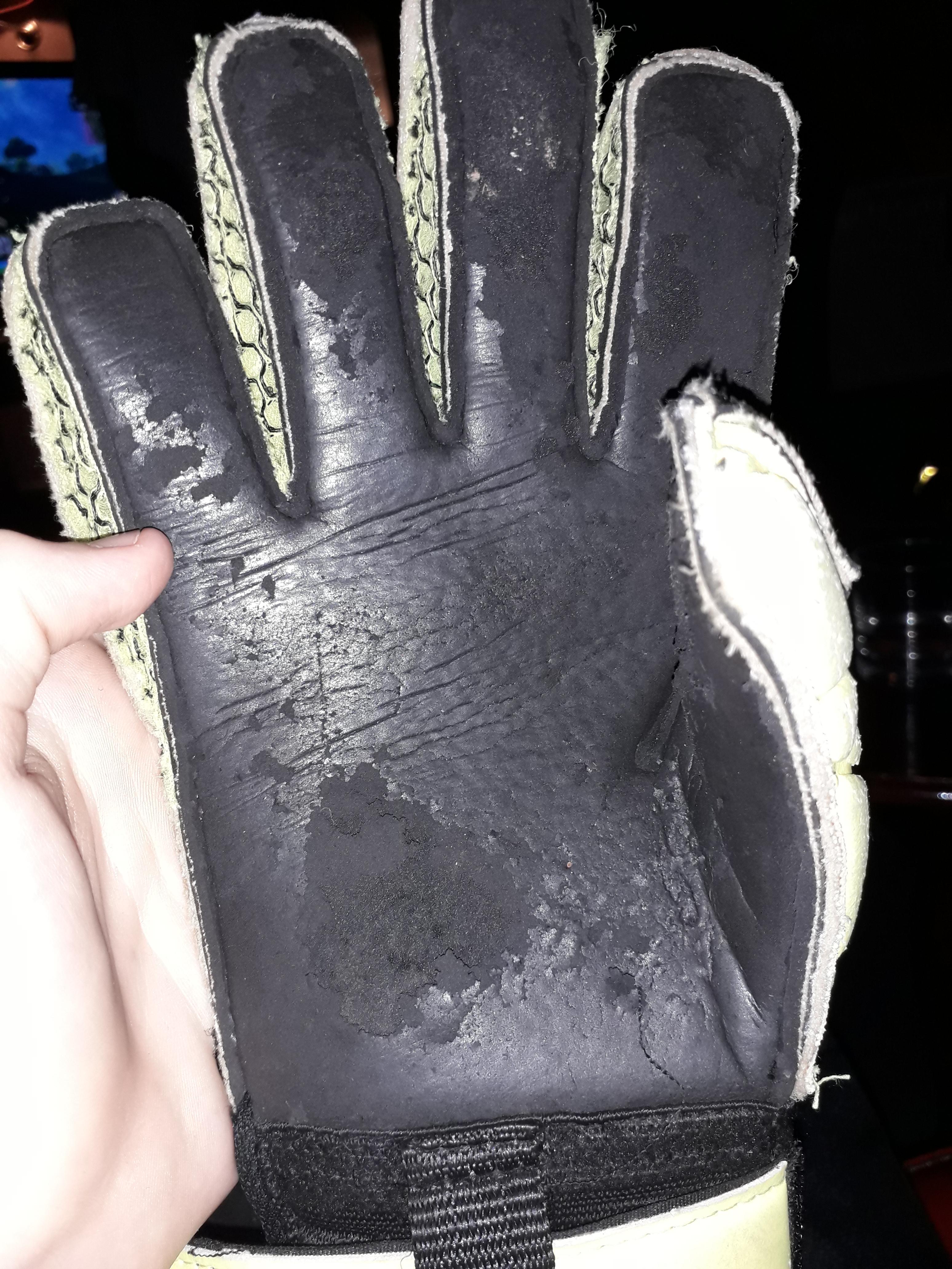 How do I stop my gloves doing This? r/GoalKeepers
