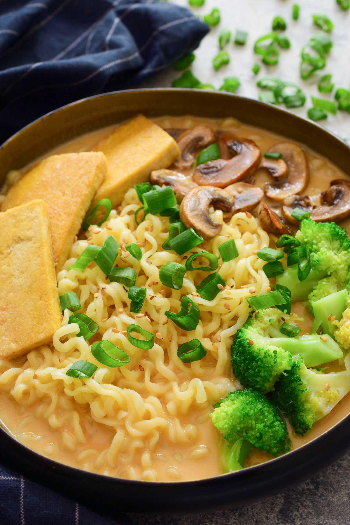 Creamy Vegan Ramen r/veganrecipes