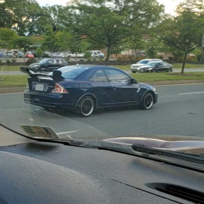 The hood was a mess of peeling fake carbon fiber r/ShittyCarMod