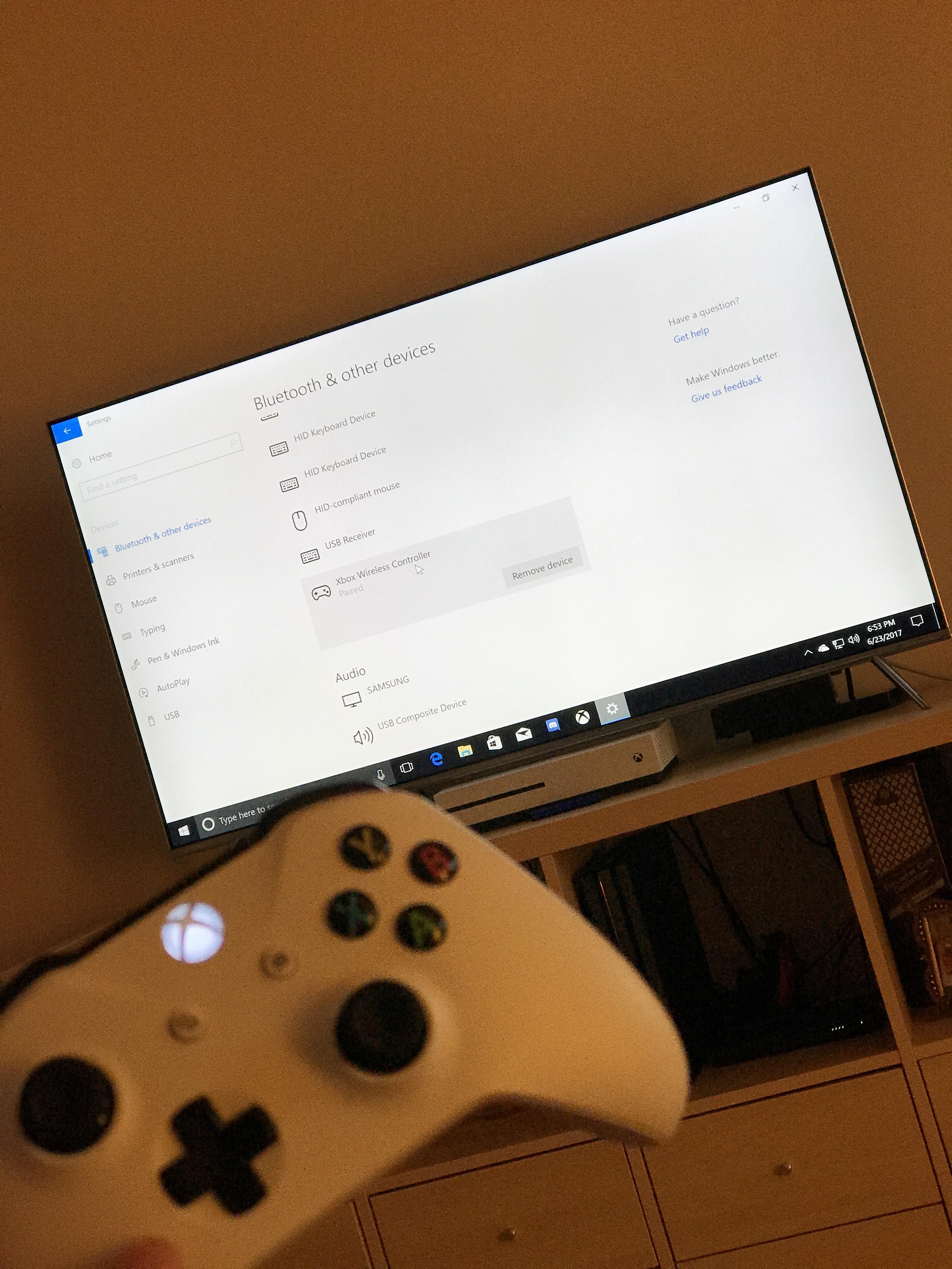 [Help] It says it's paired but controller keeps flashing.... r/Windows10