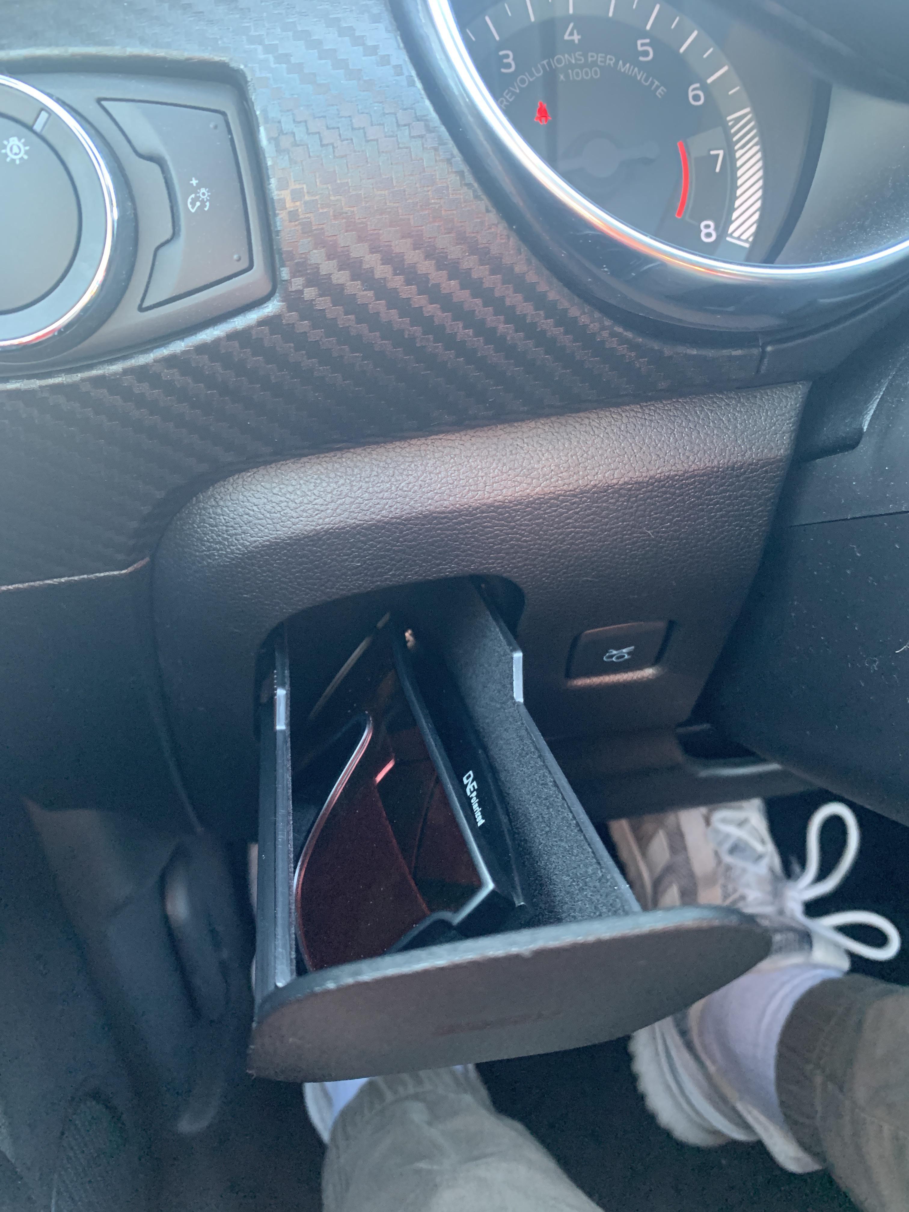 Just discovered Secret compartment for sunglasses in S550 r/Mustang