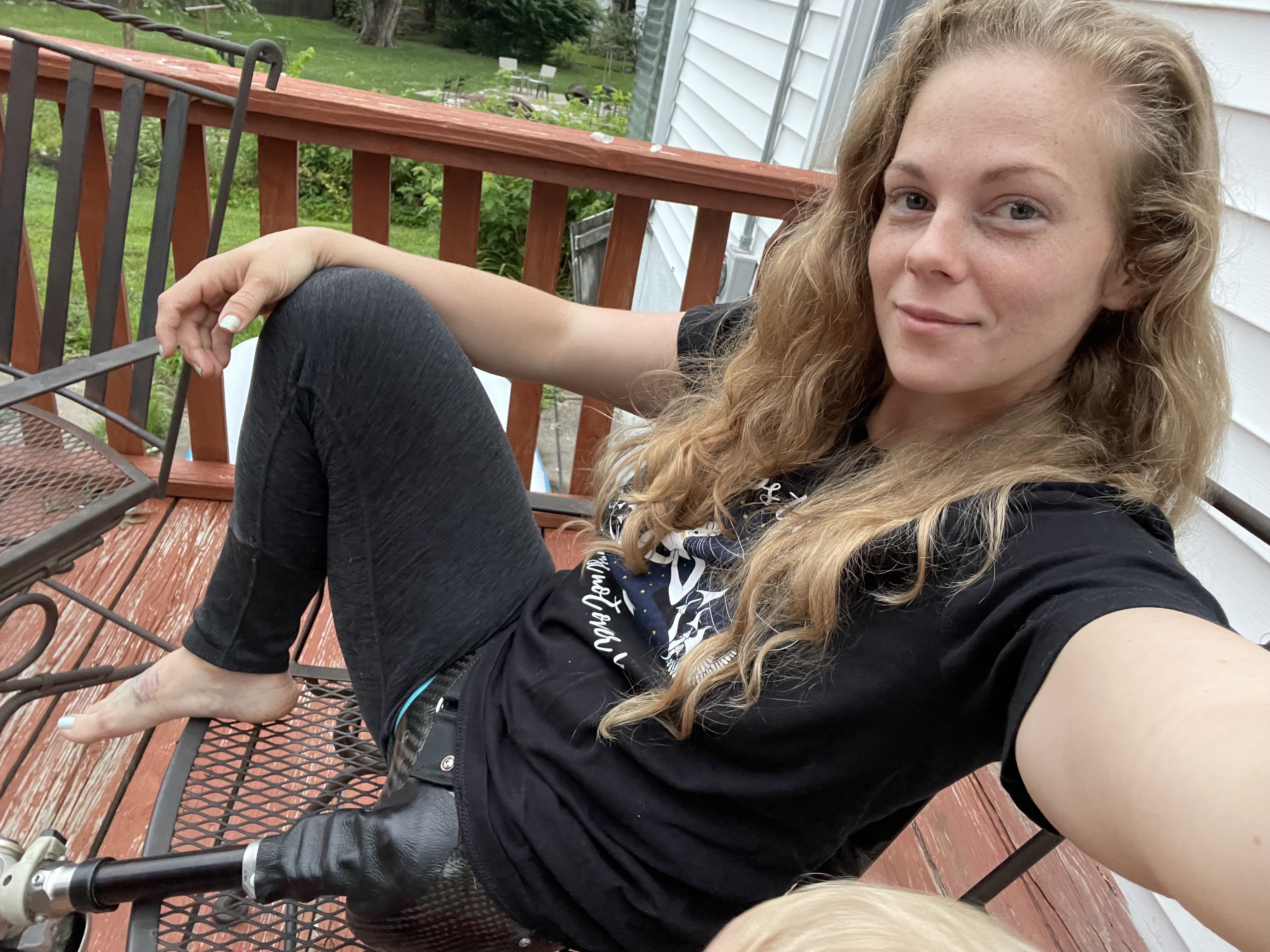 One leg… easy access for you : cougars_and_milfs_sfw