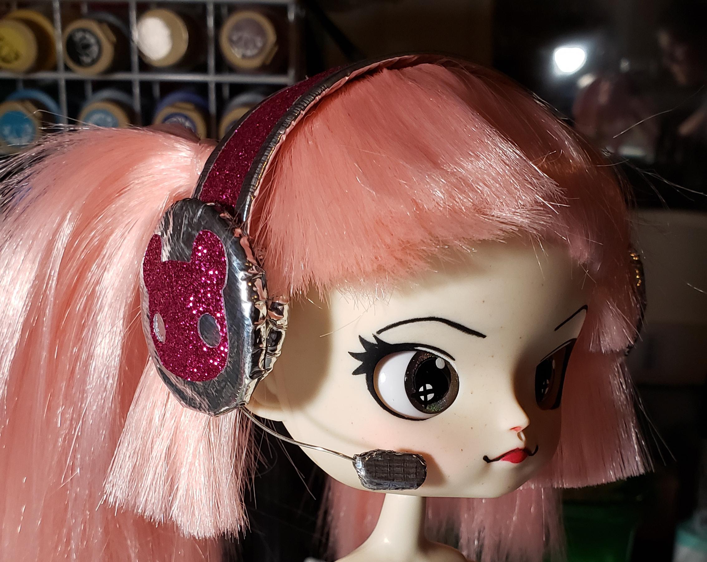 I made some headphones for my custom Dal r/Dolls