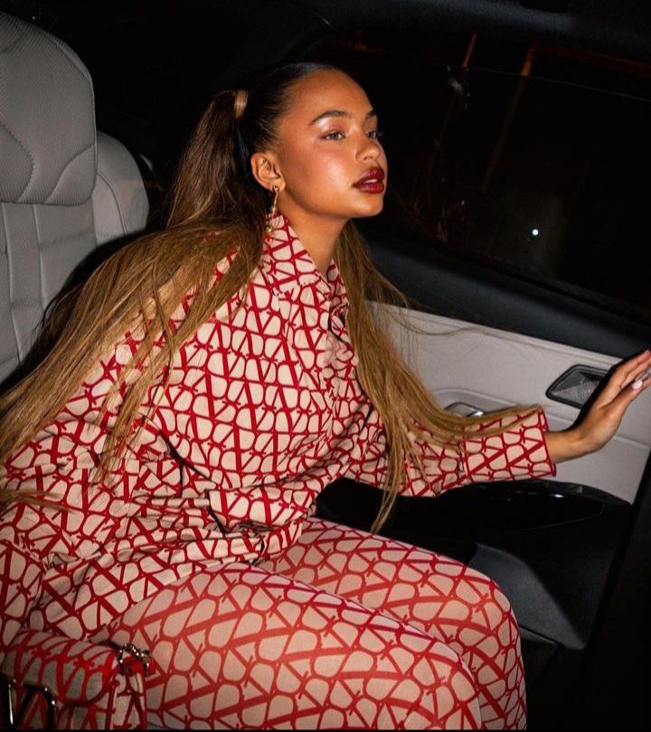 "I'm your light-skinned baby girl. Come own my holes, king. Stop playing and shove that fat