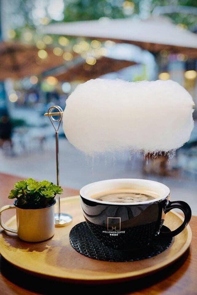 This coffee is served with a cloud of "cotton candy", the coffee vapor