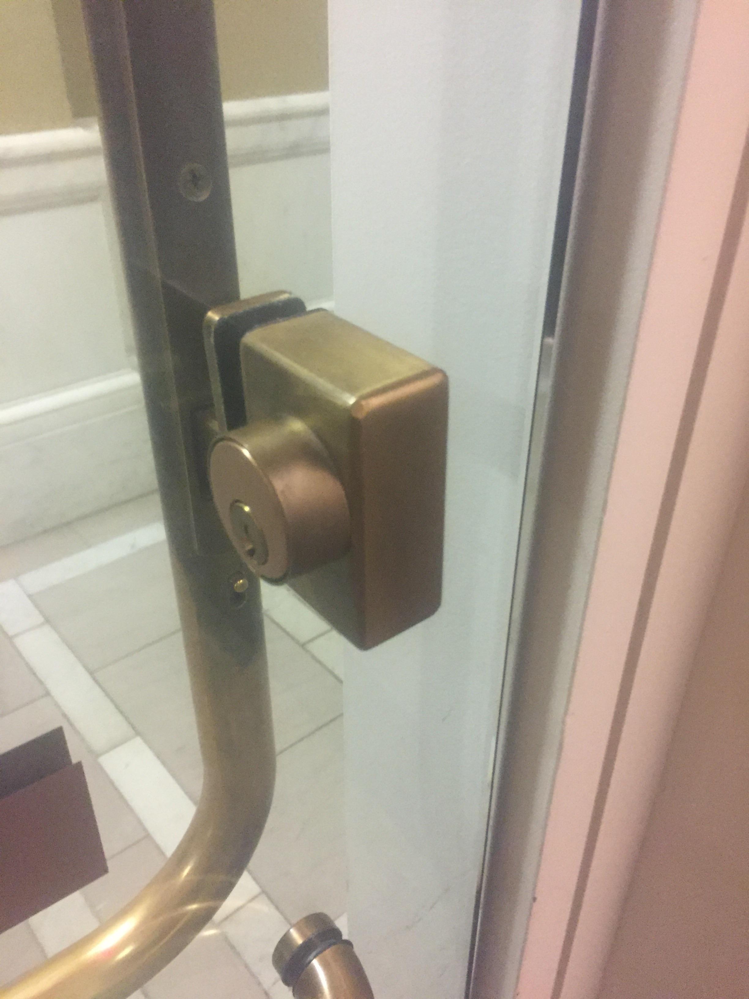 Sideways door locks r/mildlyinteresting