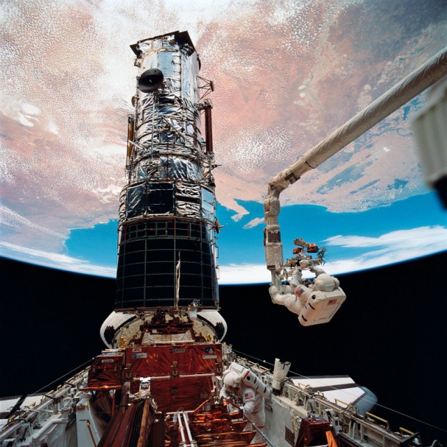 Hubble telescope repair, 7 December 1993 r/OldSchoolCool