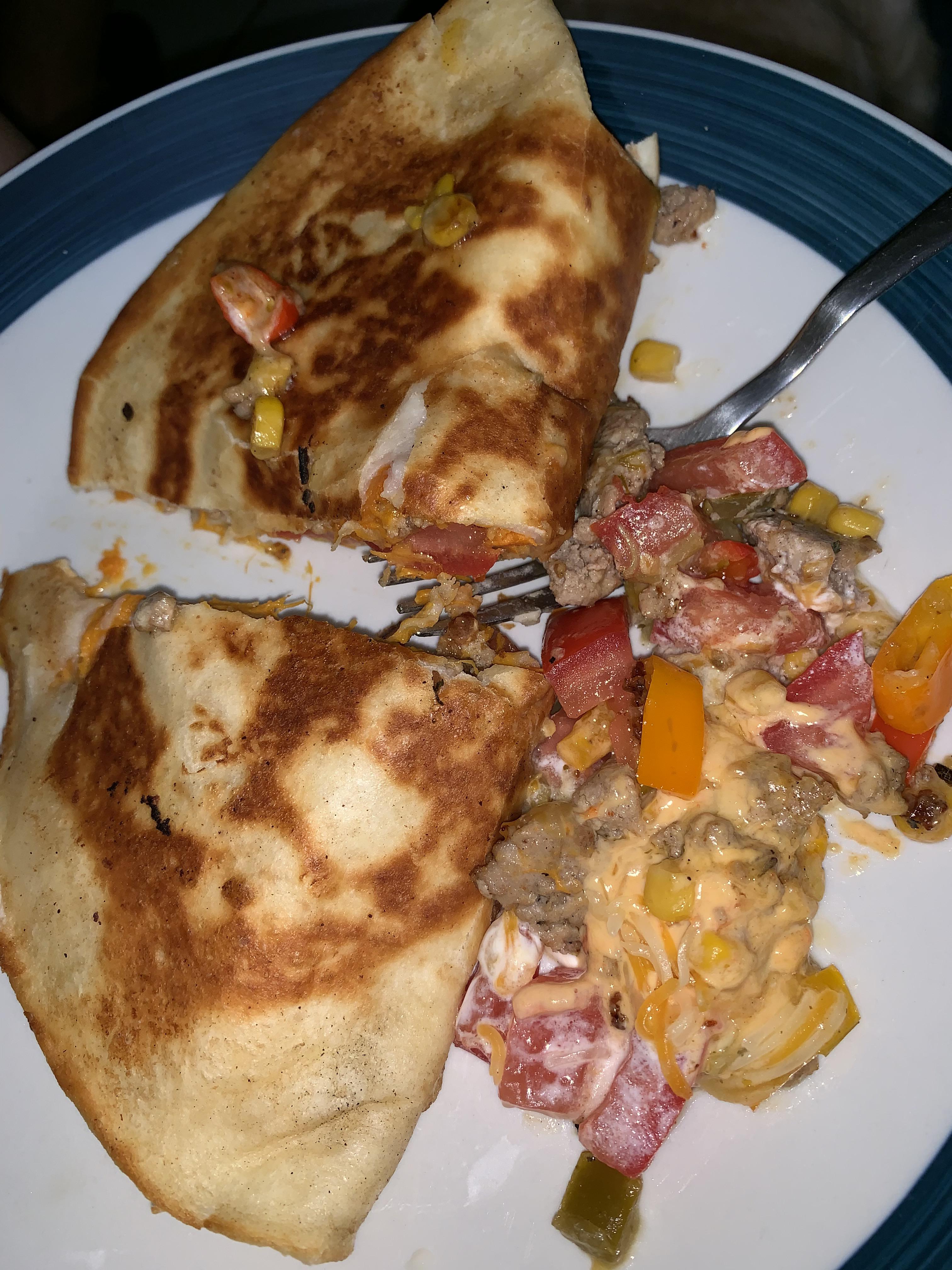 Homemade ground turkey quesadilla. Excuse the spill! r/recipes