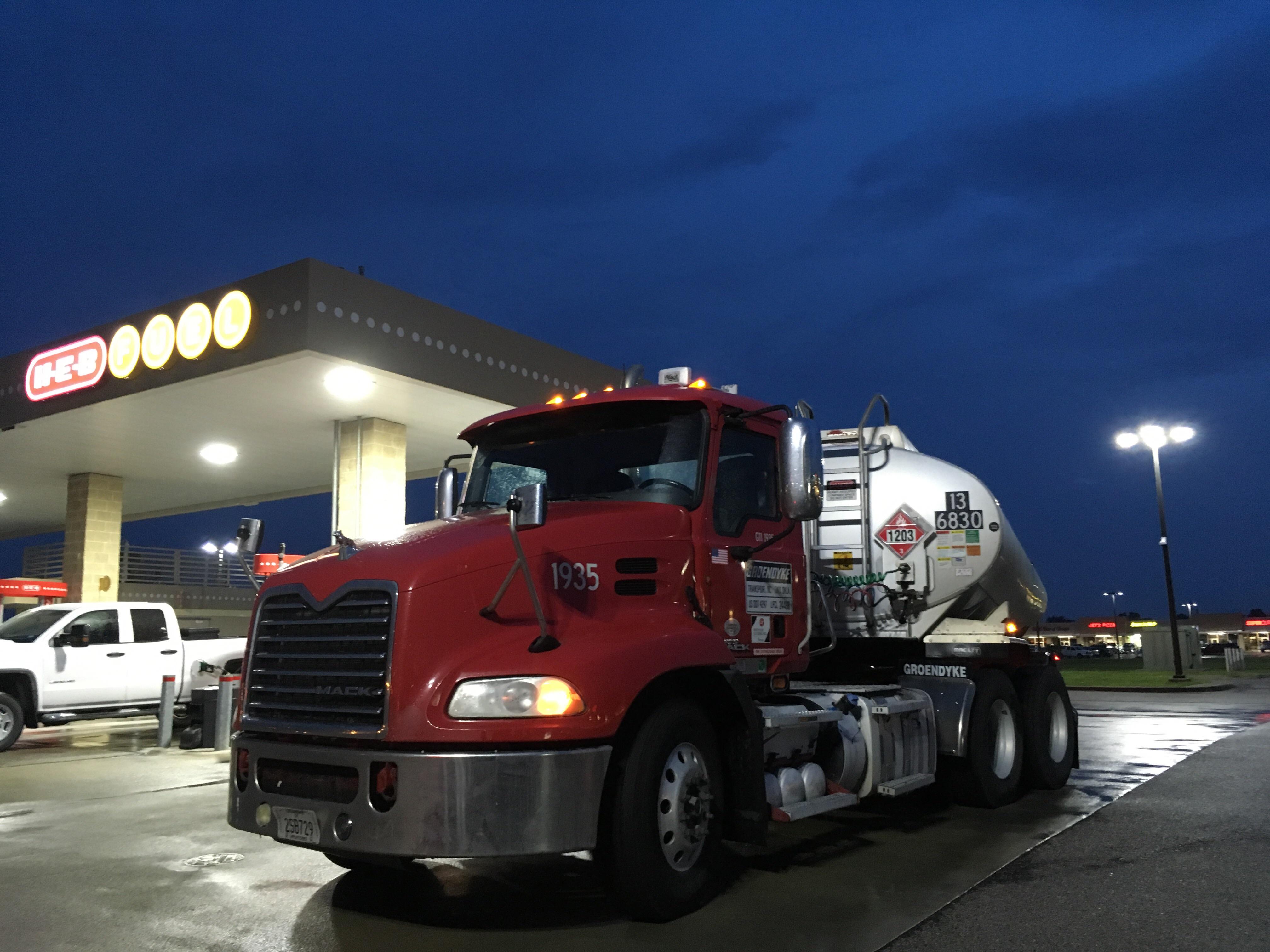 Heb pearland parkway is currently refueling their gas. Go fill up