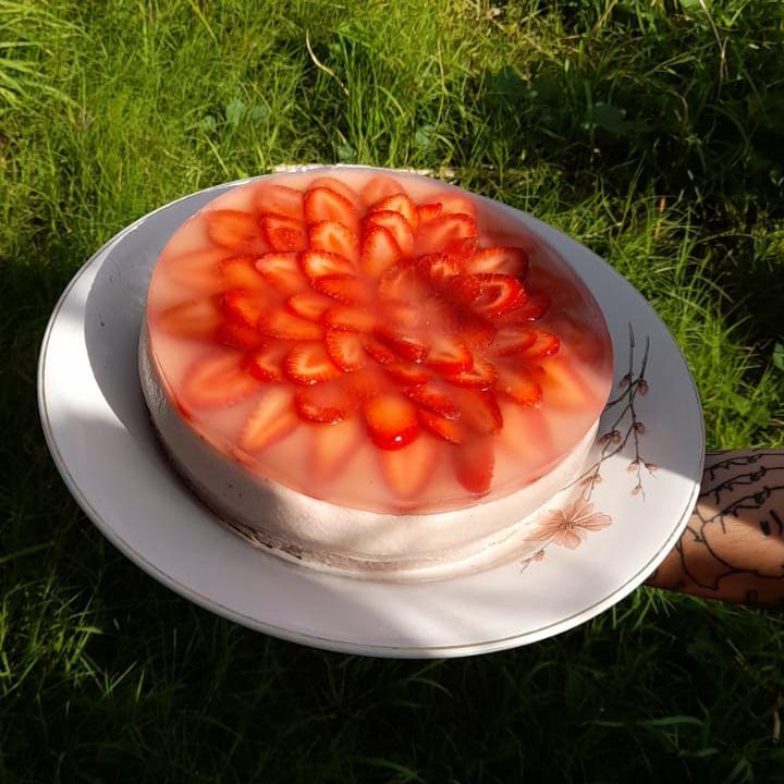 Vegan strawberry cheesecake I made this weekend using tofu, homemade