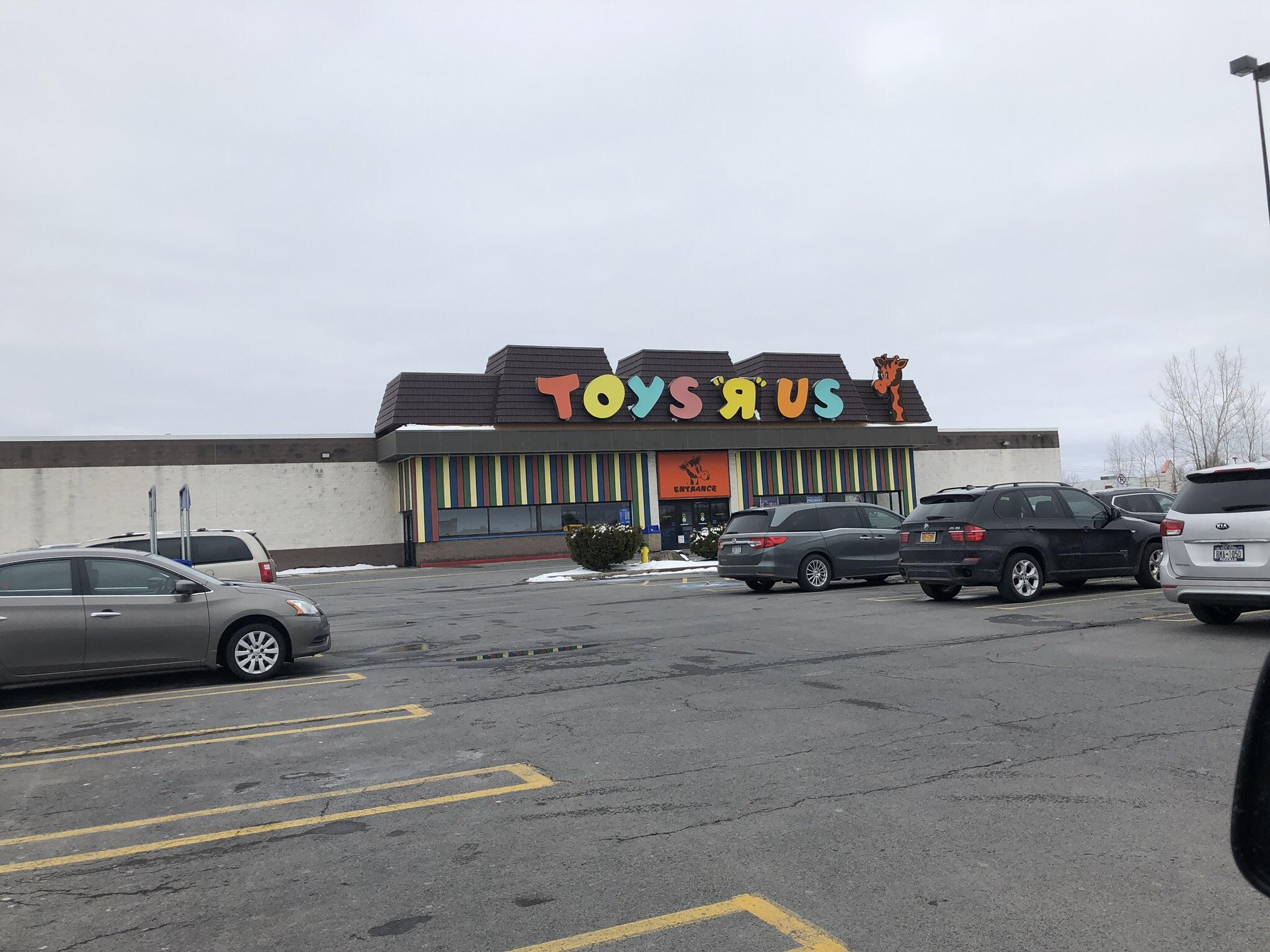 Toys R Us Syracuse, NY r/retailporn