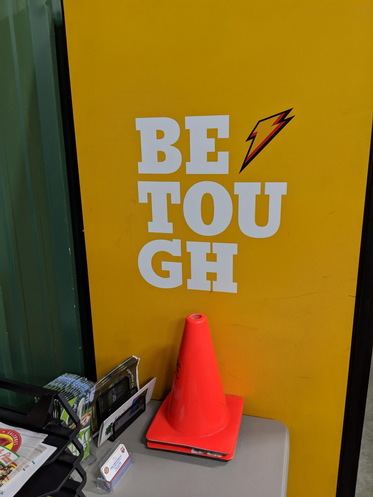 This vending machine at my hockey rank r/CrappyDesign