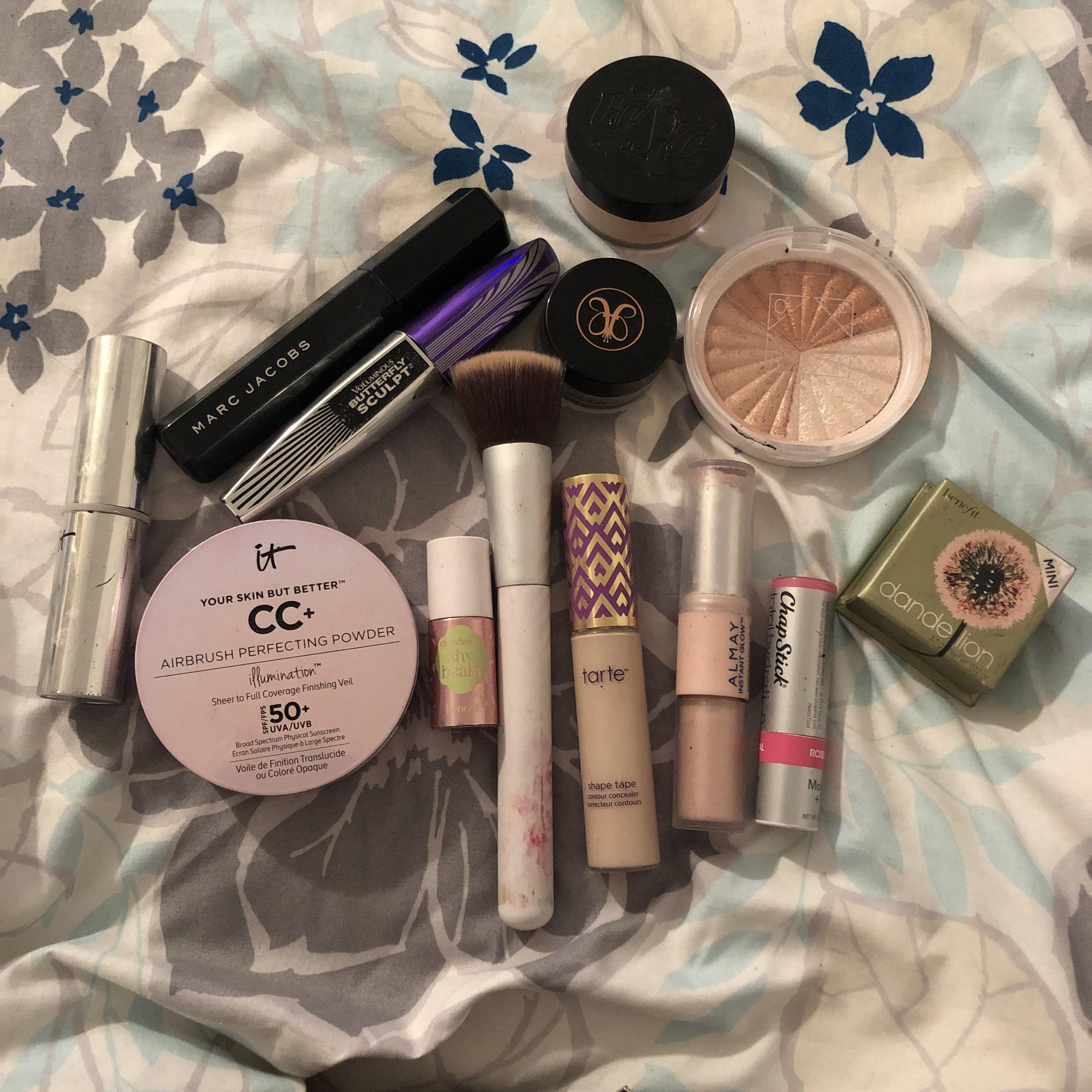 What’s in your makeup bag? 💄💋 r/beauty