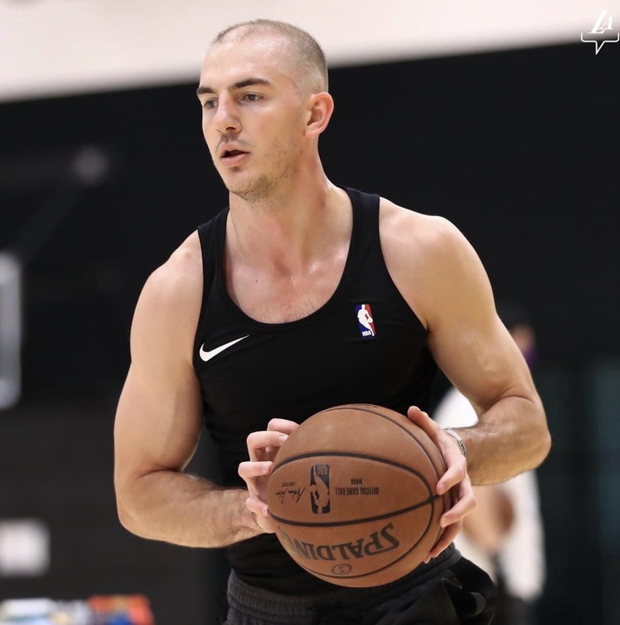 Look at Caruso, man. : r/lakers