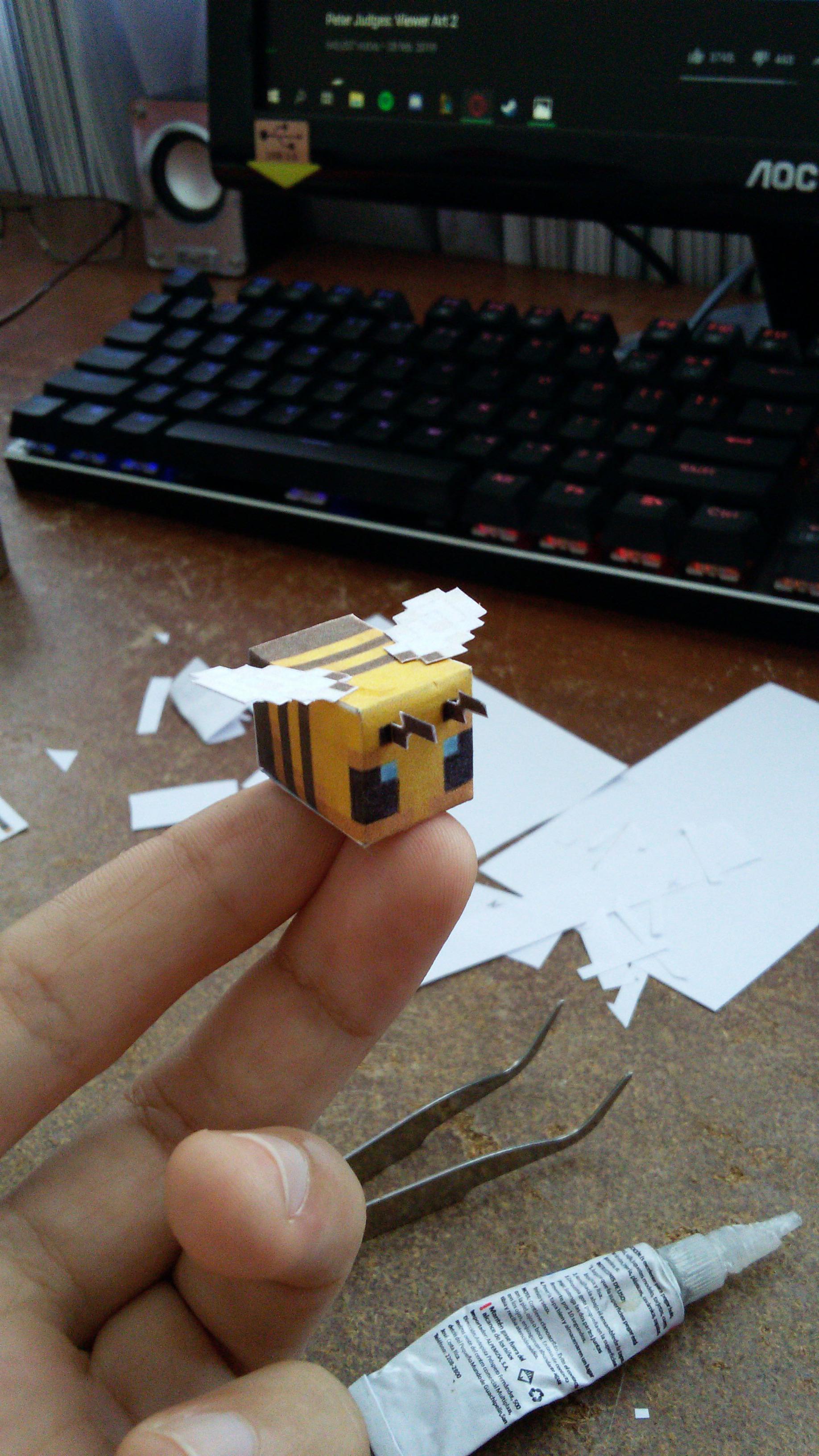 Minecraft Bee Papercraft