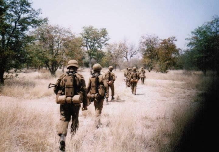 South African troops on patrol 1980's Border War [720x500] r/MilitaryPorn