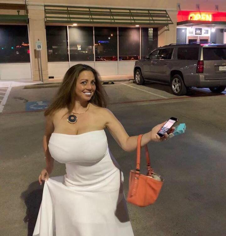 Milfin : 2busty2hide