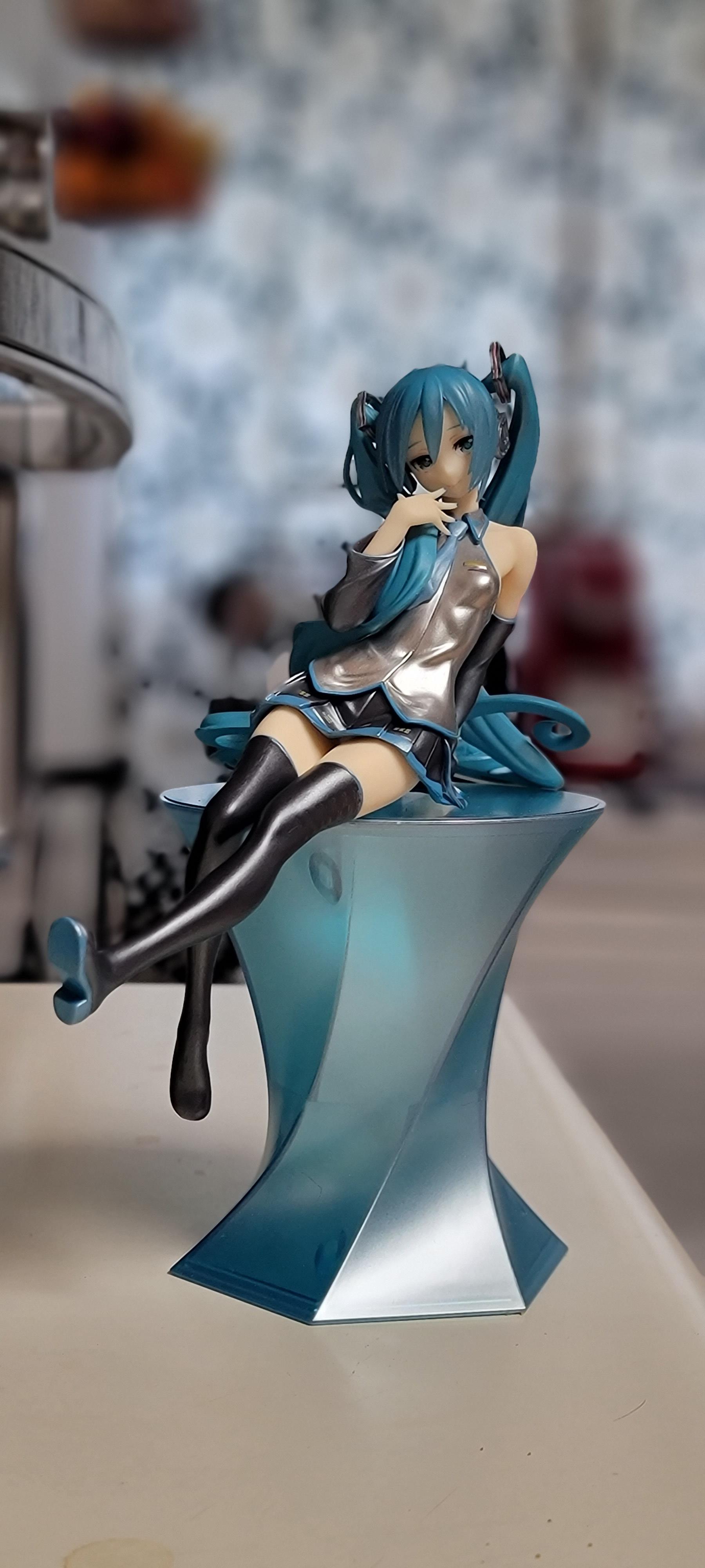 Got my first Miku Noodle Stopper figure in the mail today r/hatsune