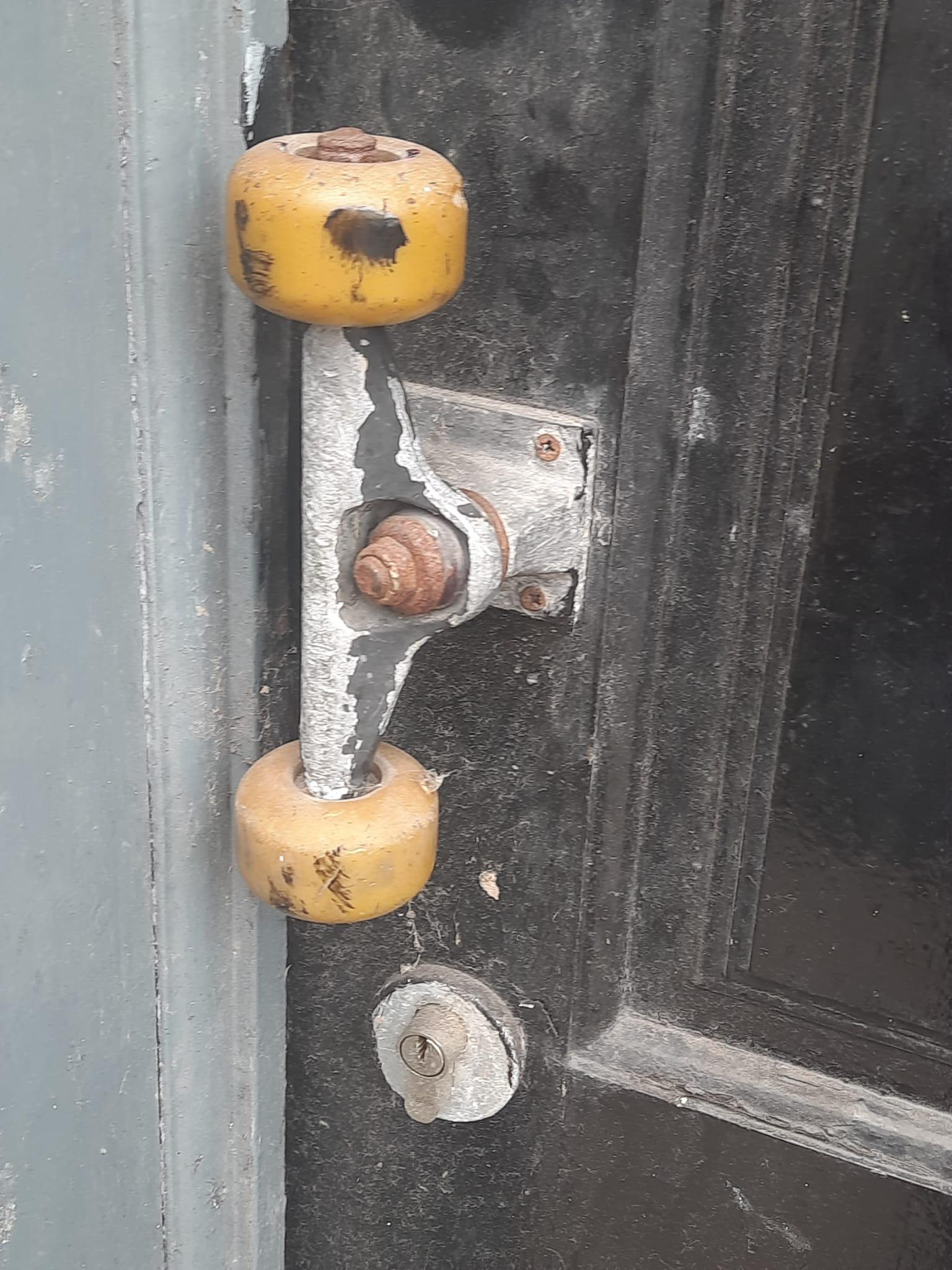 Skateboard trucks… front door handle. r/mildlyinteresting