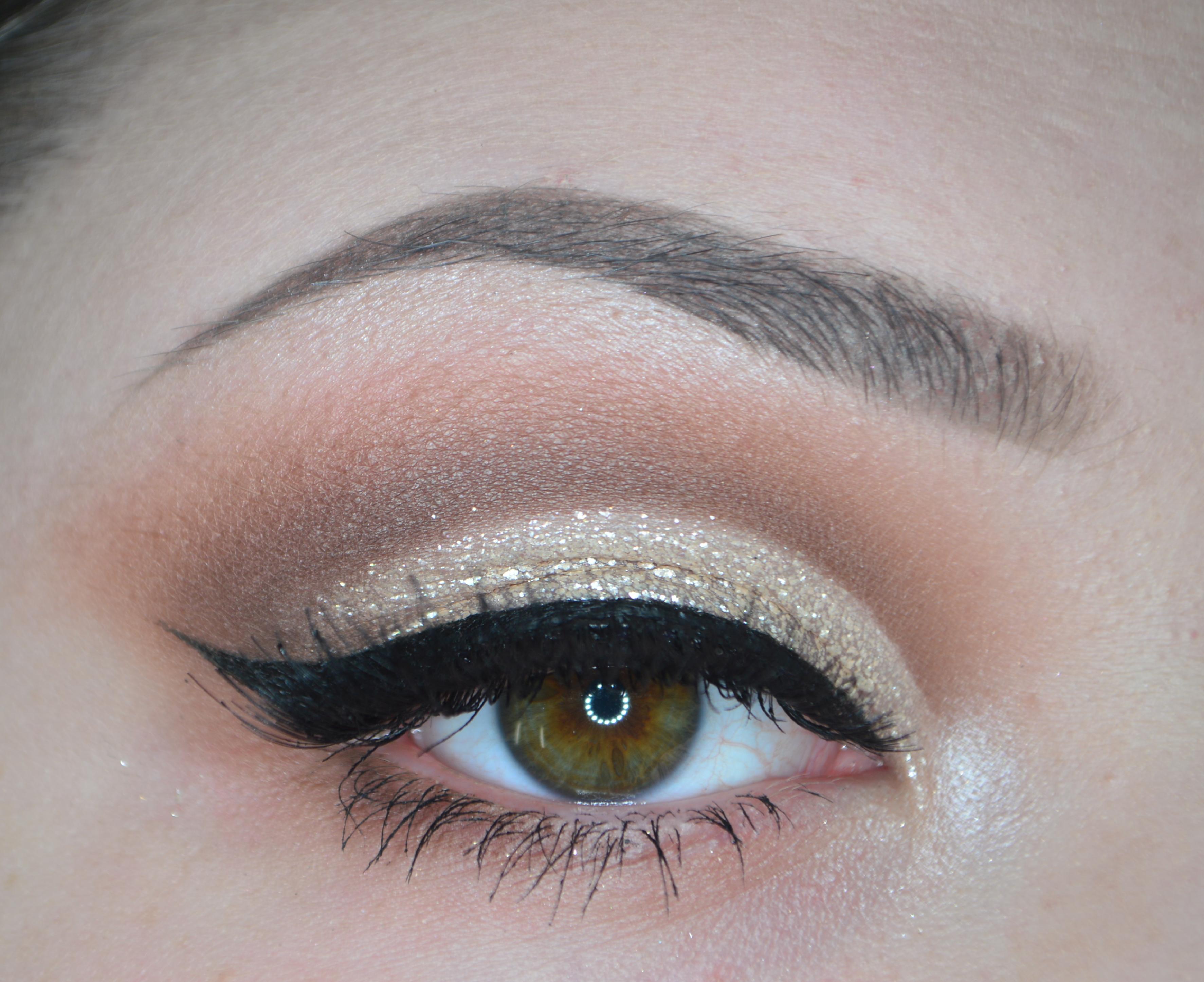 Neutral glam glitter cut crease r/MakeupAddiction