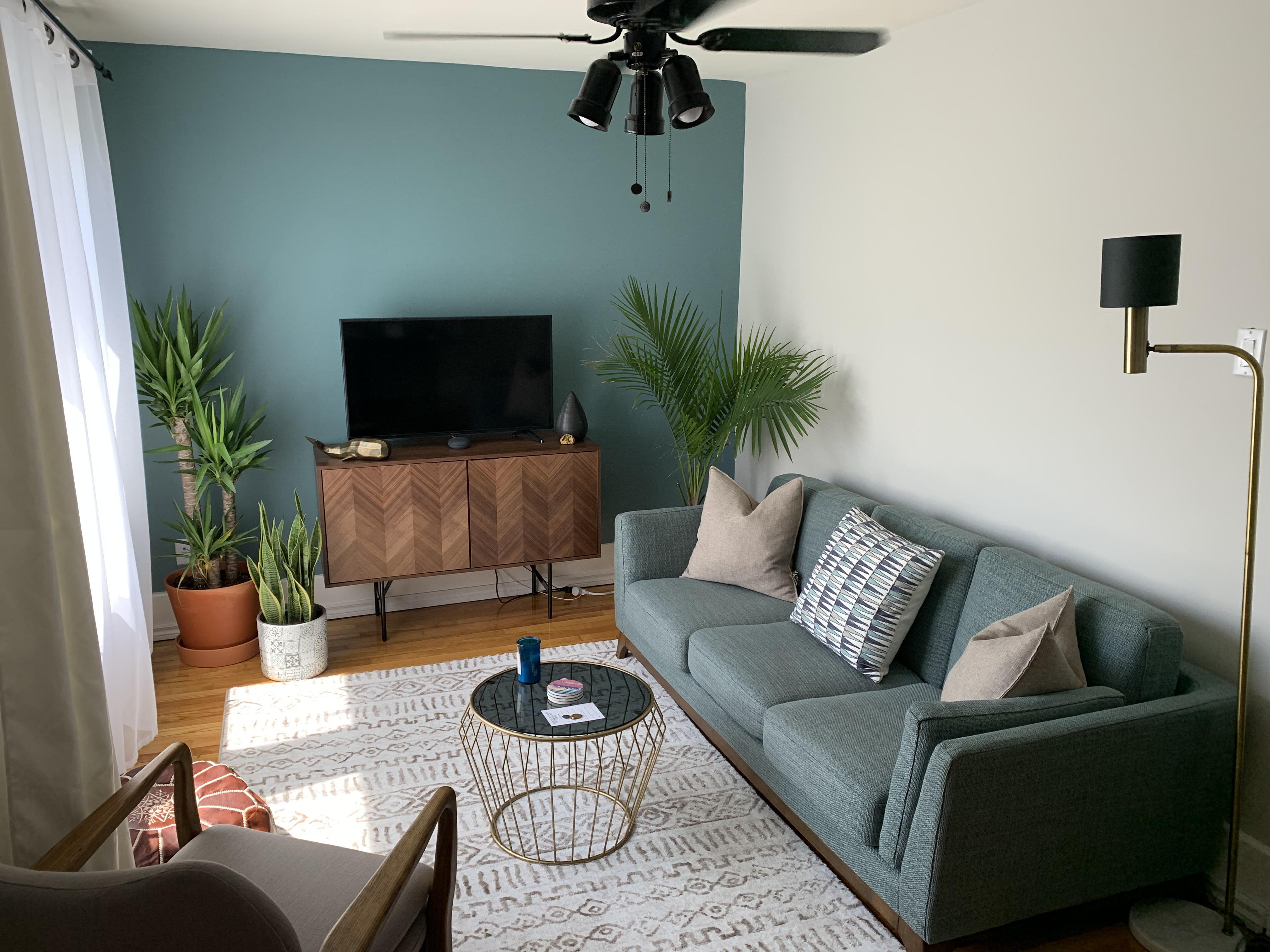 I am in Desperate Need of Advice for Wall Decor r/DesignMyRoom