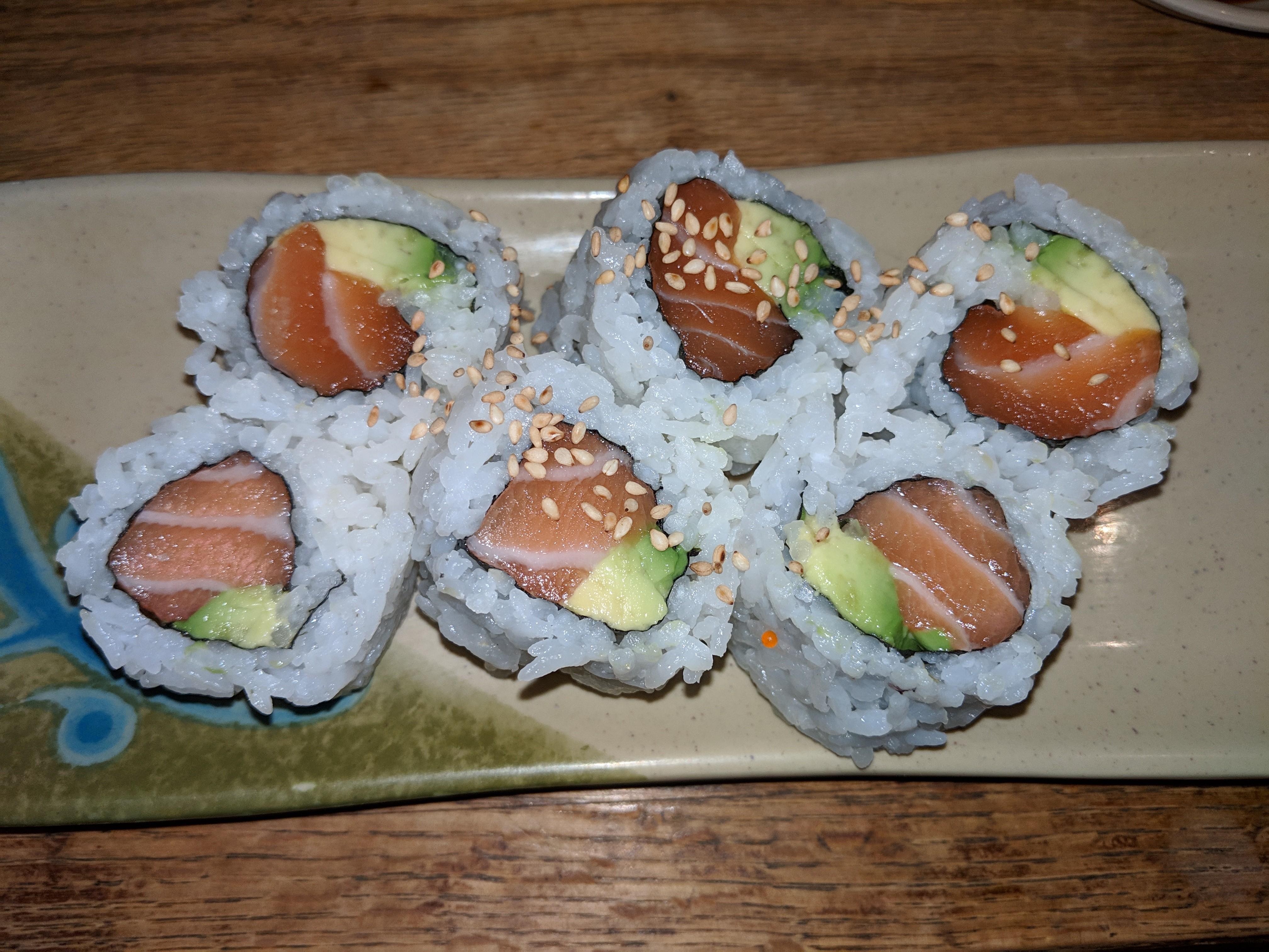 [I ate] a Salmon Avocado Sushi Roll r/food