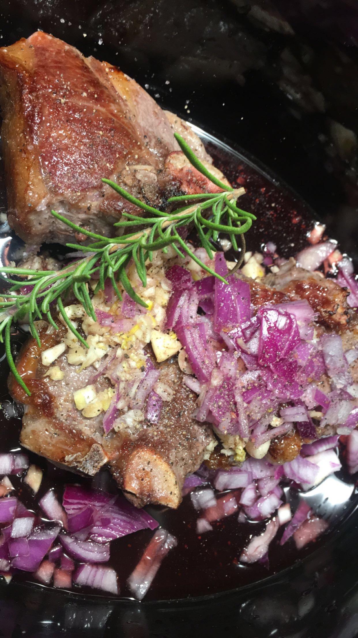 Slow cooked lamb steaks with red wine and rosemary r/slowcooking