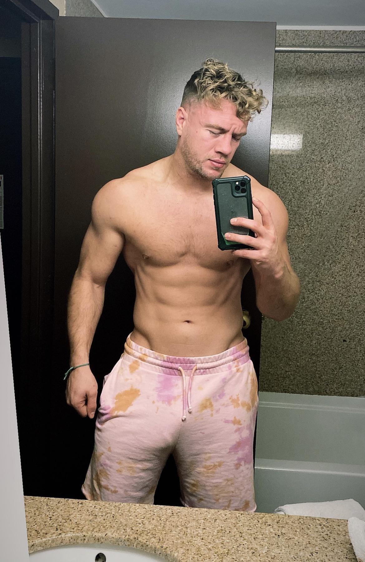 Will Ospreay 👀 I see something : WrestleWithThePackage