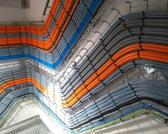 This amazing cable management r/PuzzlePics