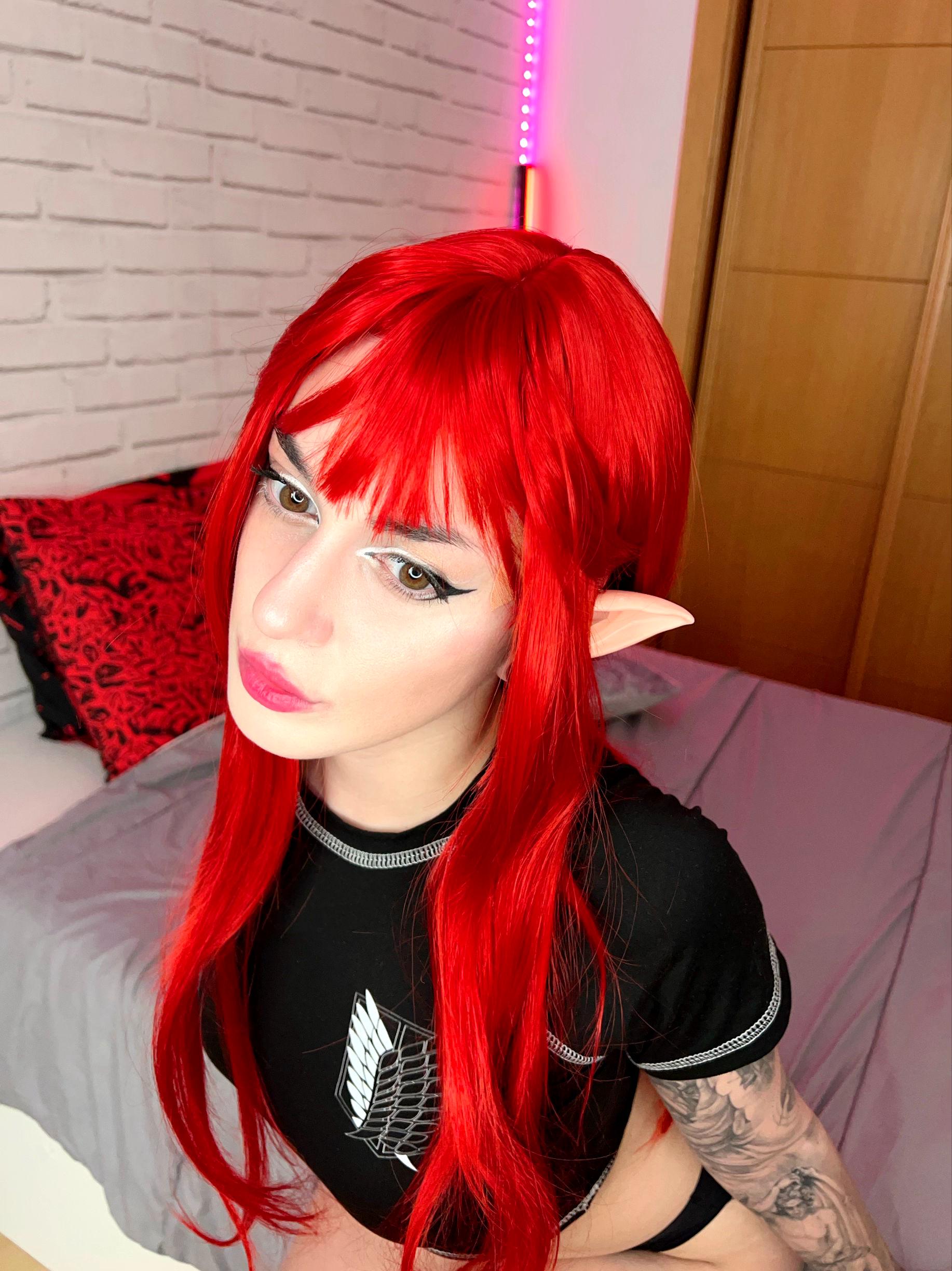 why do guys always prefer a long hair rather then short hair on gilrs? r/GirlswithNeonHair