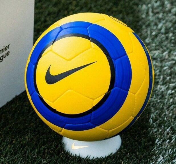 Are there any balls in FUT that look like the old Nike Total 90 balls